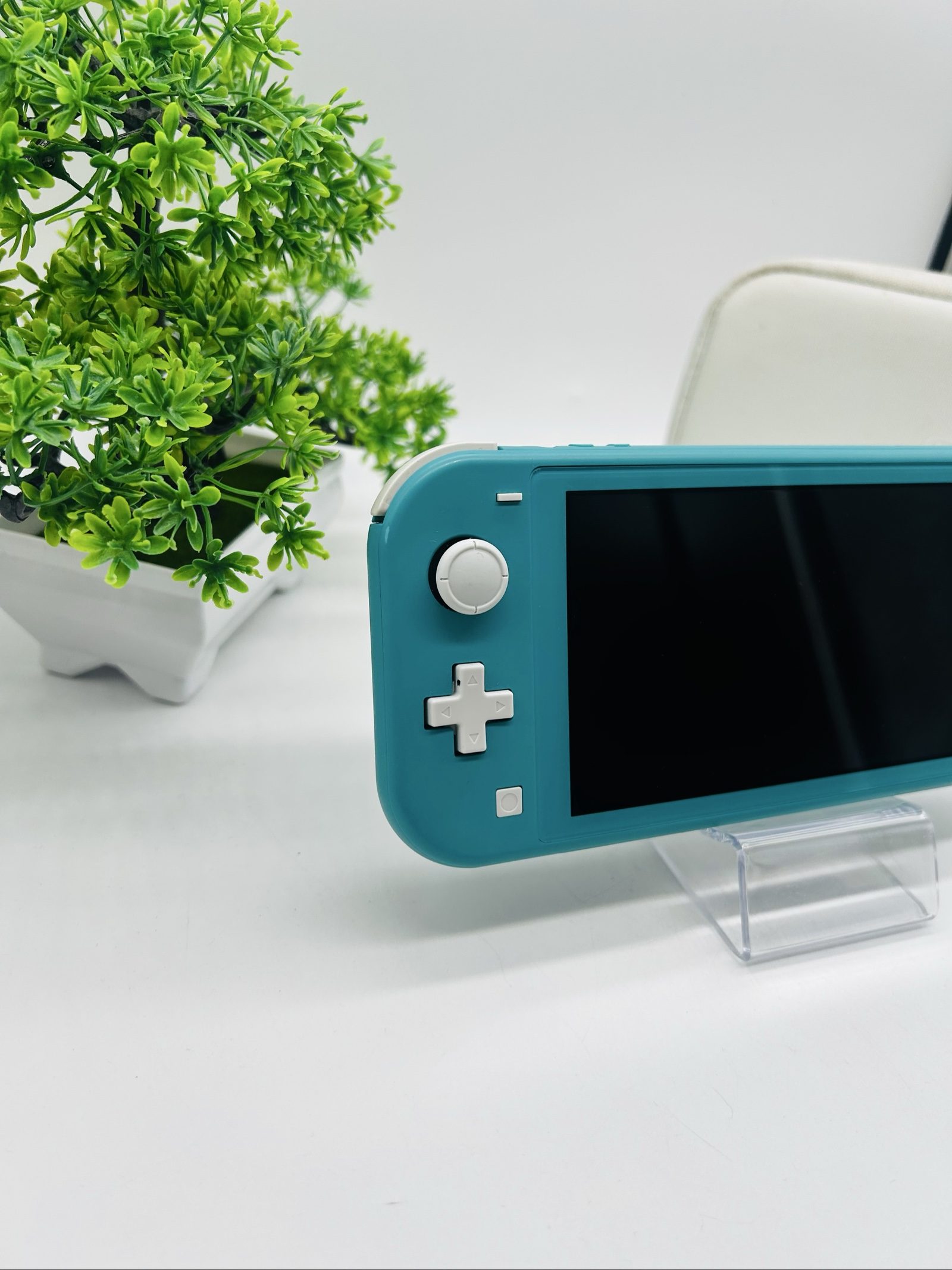 Nintendo Switch Lite Turchese + Custodia + Cavo USB – Ottime Condizioni image 7