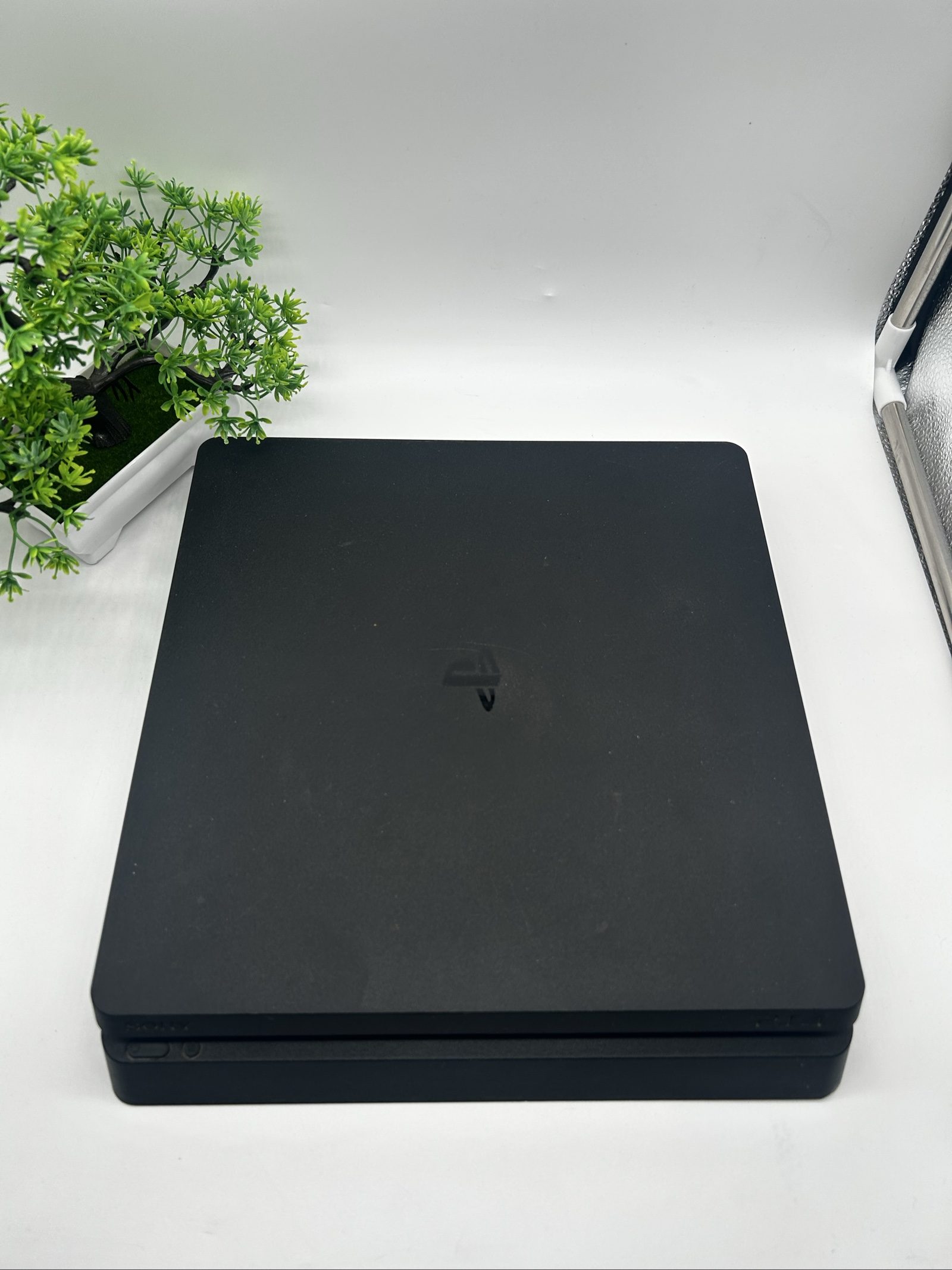 Sony PS4 Slim 1TB – Firmware 13.52 + Controller Originale Rosso – Completa image 2