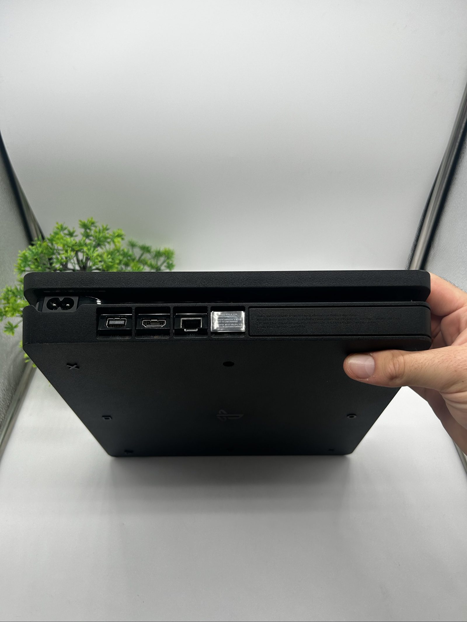 Sony PS4 Slim 1TB – Firmware 13.52 + Controller Originale Rosso – Completa image 5
