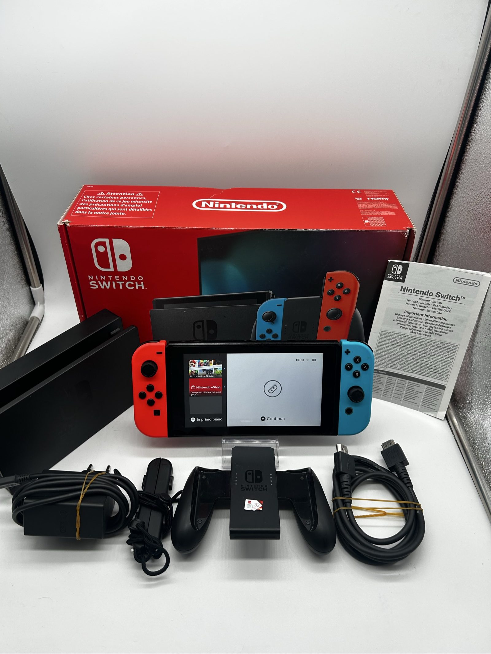 Nintendo Switch V2 Blu/Rossa + Scatola +SD 32GB – Accessori Originali-Eccellente