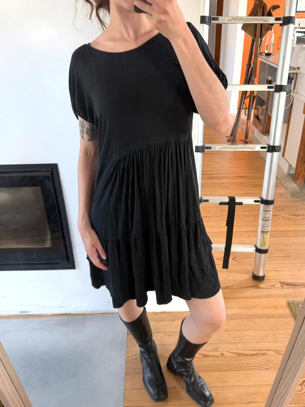 Vintage black plissed lightweight dress