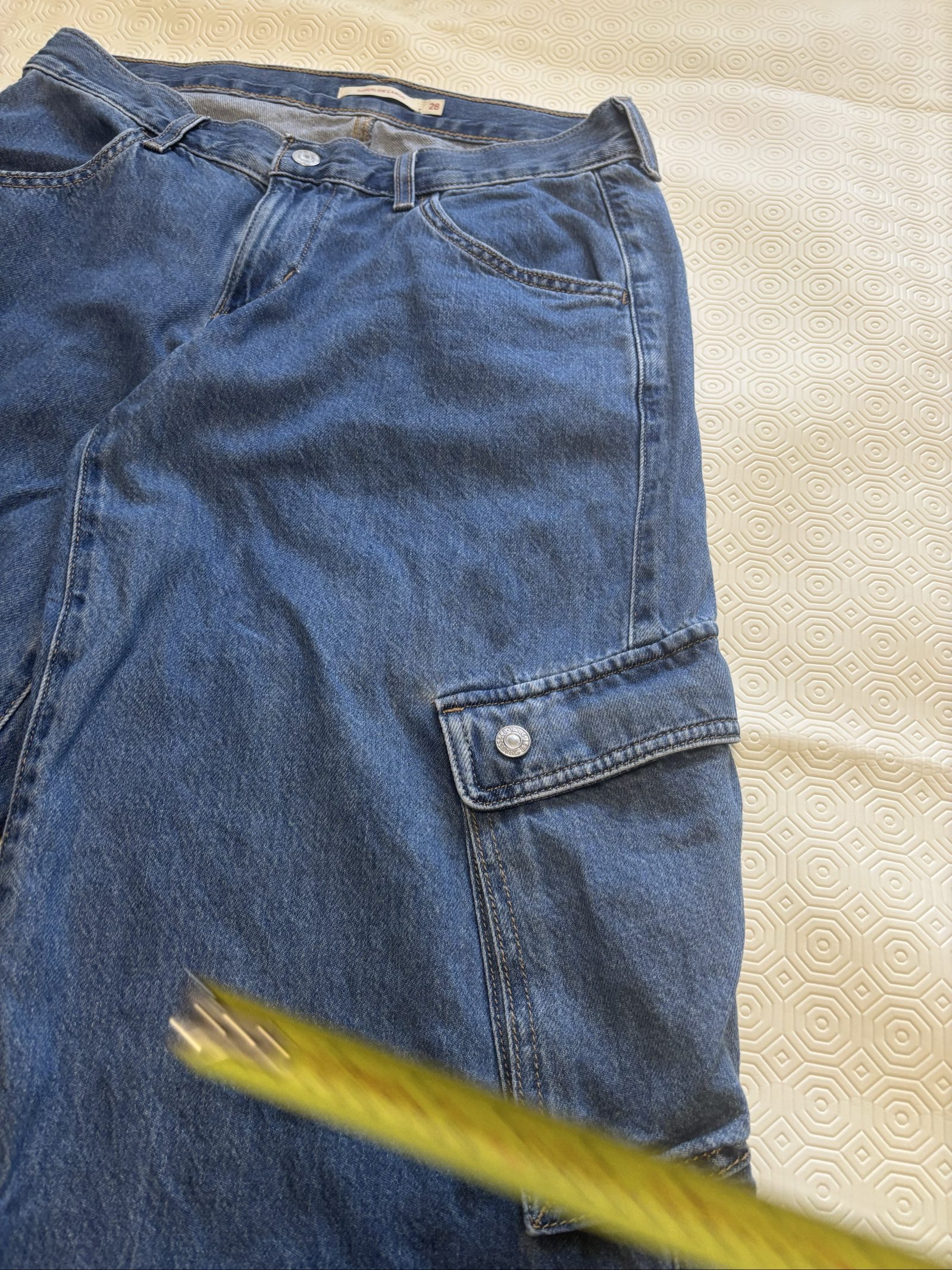 Levi Blue Denim Cargo Jeans 28 Wide Leg Pockets image 2