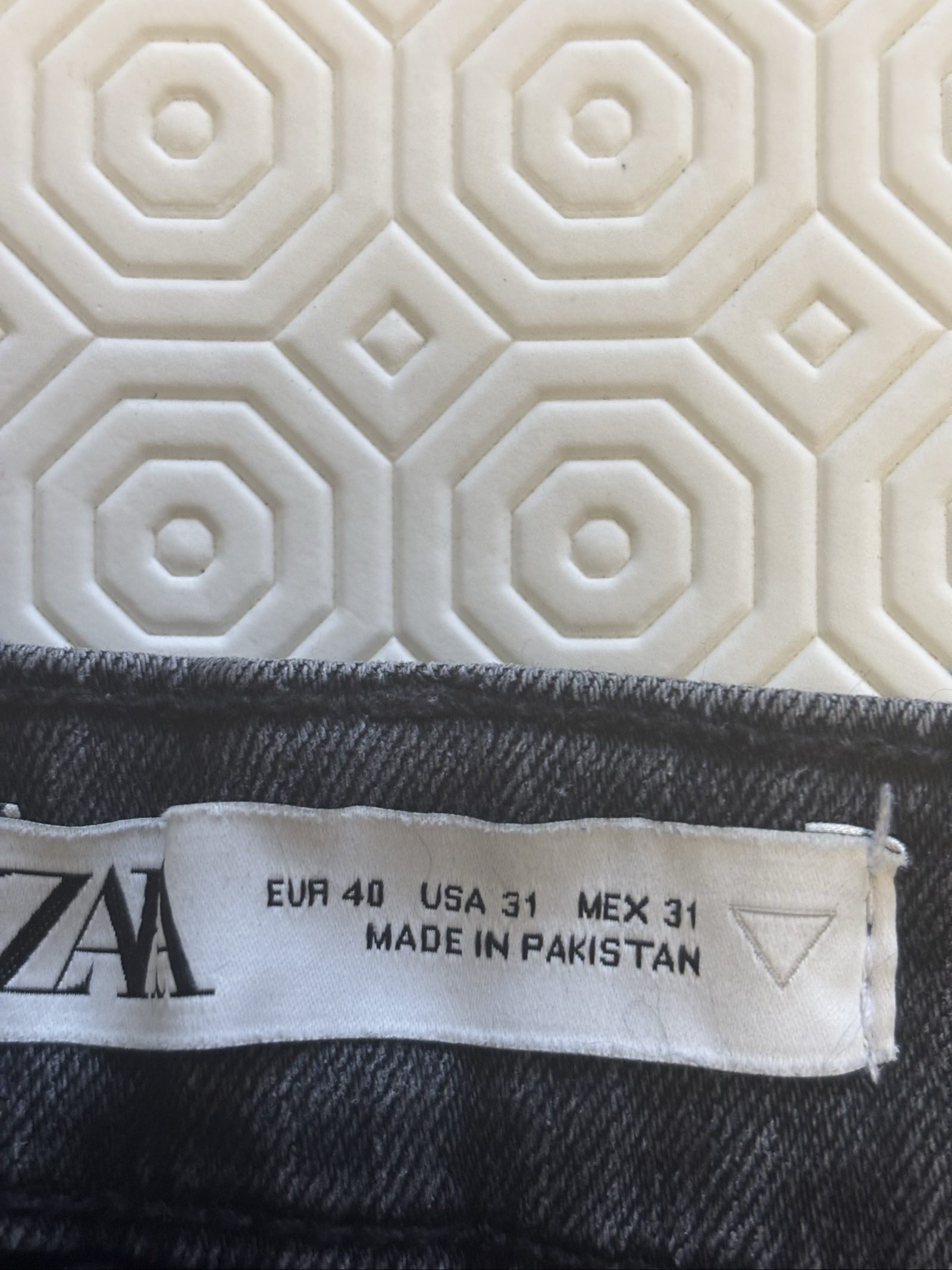 Zara Women's Washed Black Denim Cargo Jeans USA 31 image 4