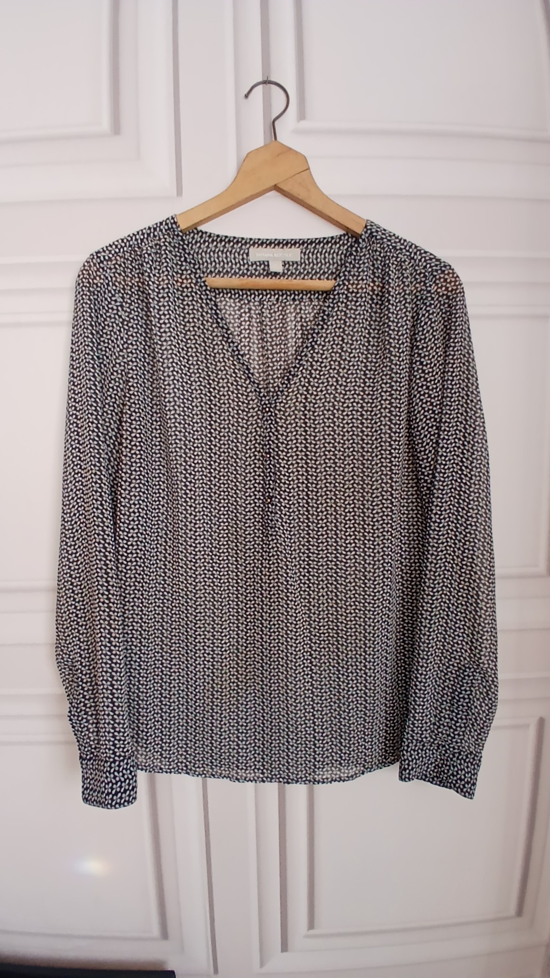 Banana Republic Black & White Printed Sheer Long Sleeve Blouse Size M