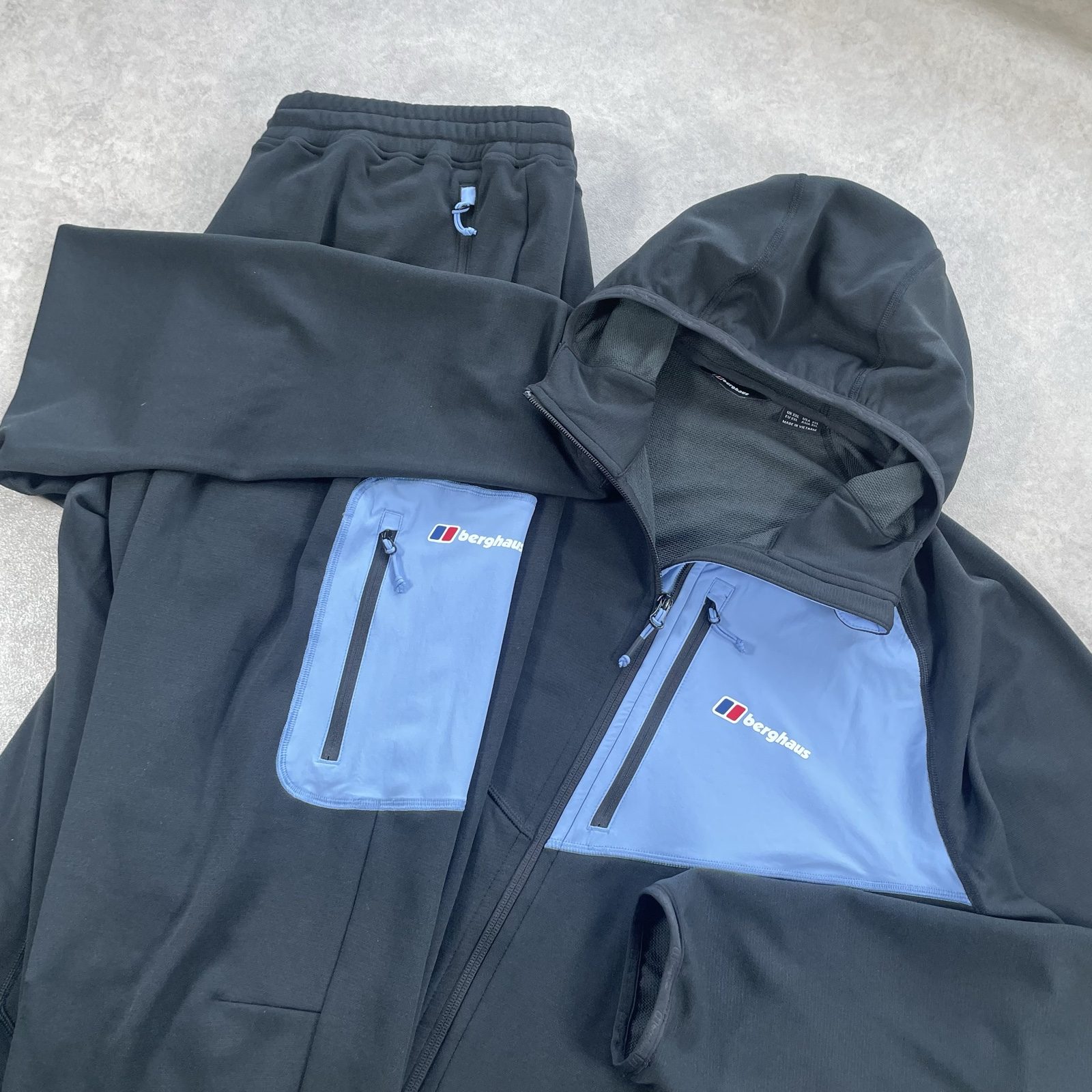 Berghaus Pavey Jacket and Bottoms Set “Black,Blue” (XXL,XL) image 2
