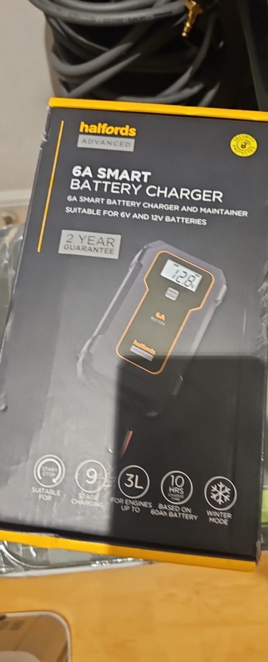 Halfords Black & Grey 6A Smart Battery Charger image 4