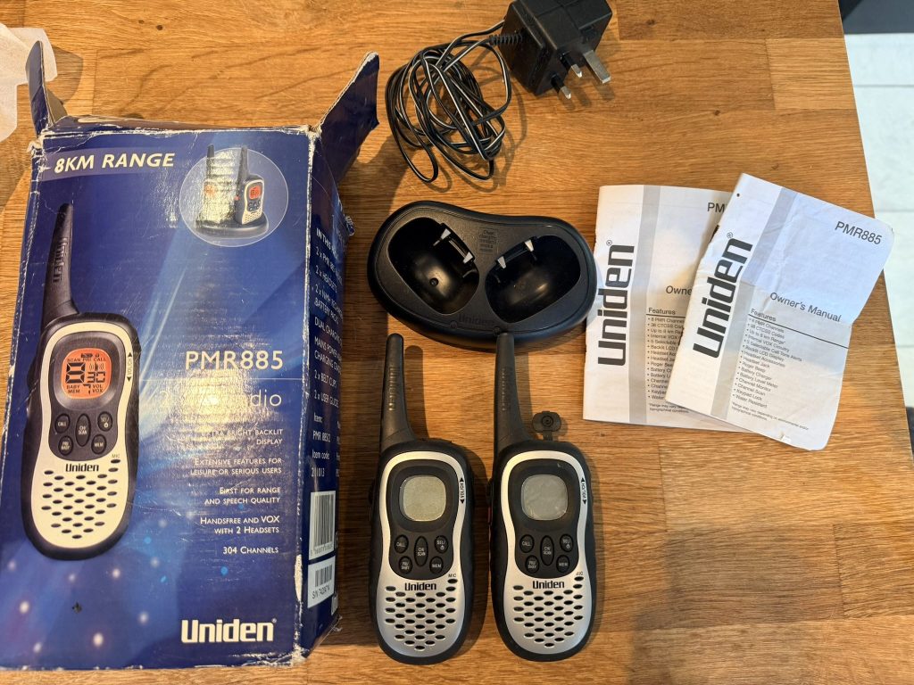 Uniden PMR885 2 Way Radio Set with Charger & Manuals - spares or repair