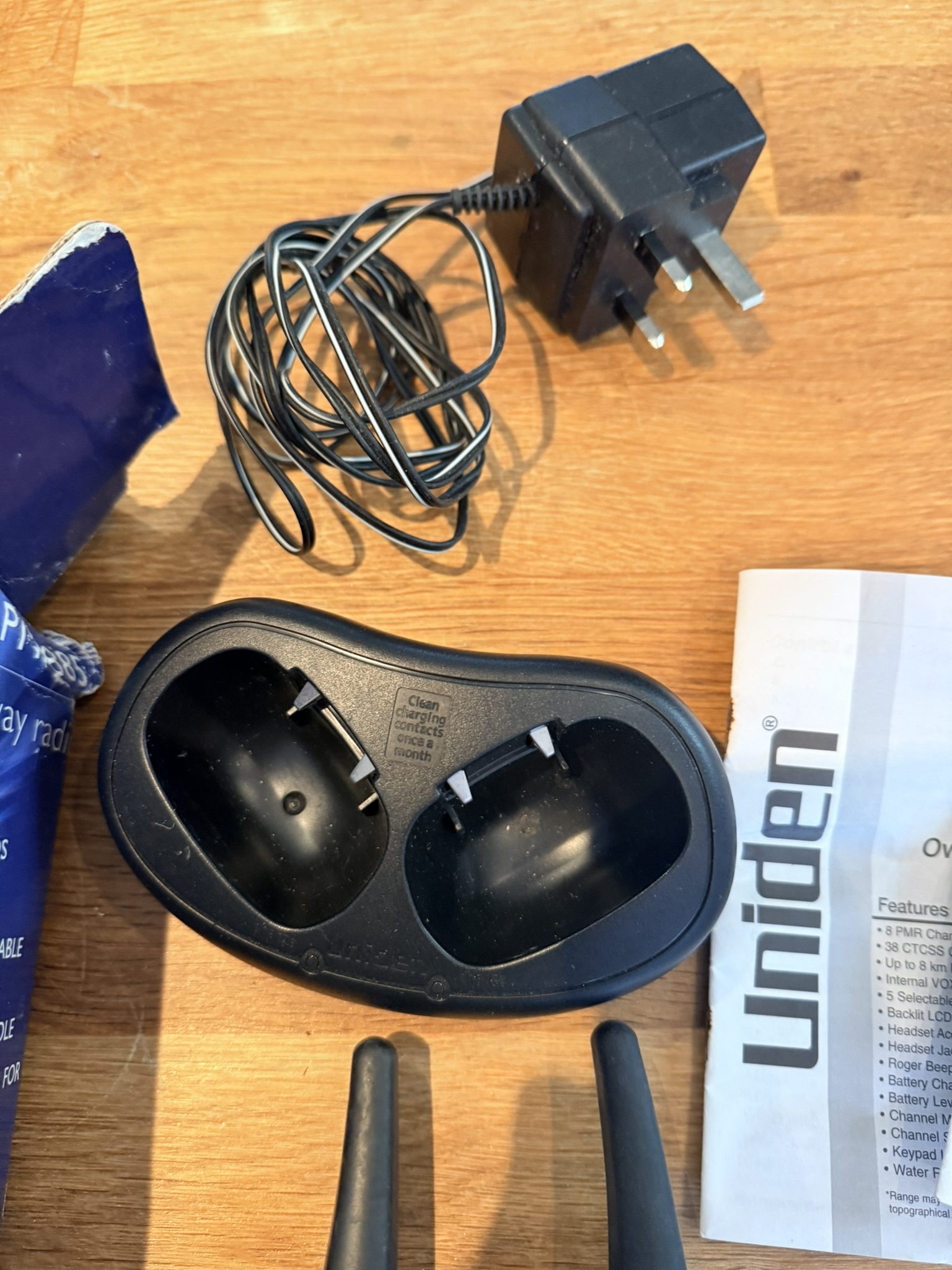 Uniden PMR885 2 Way Radio Set with Charger & Manuals - spares or repair image 5