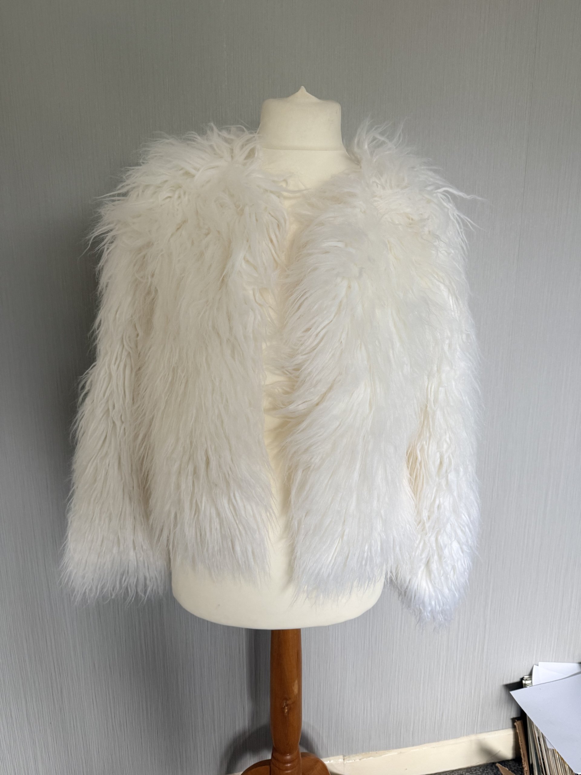 Atmosphere Women's White Faux Fur Fluffy Jacket UK 10