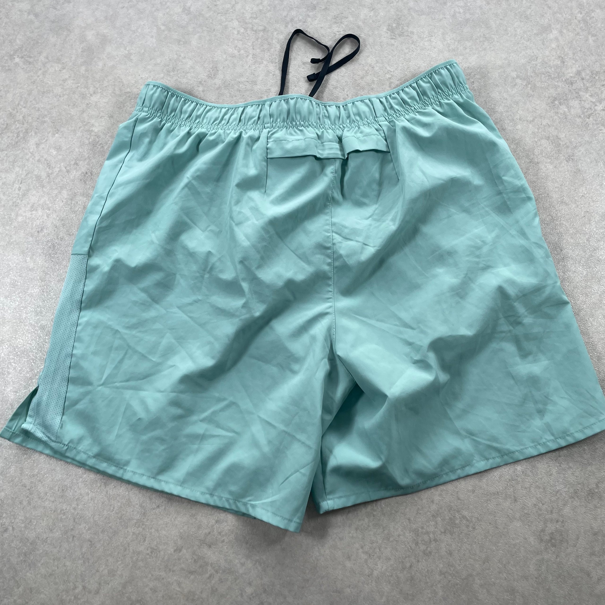 Nike Challenger Shorts 7 inch "Teal Turquoise" (Size large mens) image 2