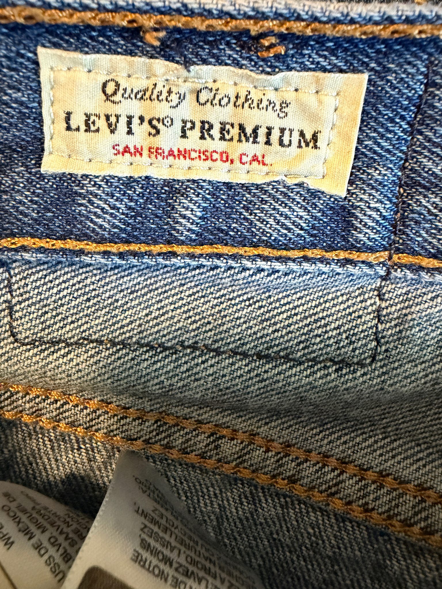 Levi's 501 Original Fit Straight Leg Jeans Medium Wash Blue Denim W31 L30 (Fits 32x29) image 5