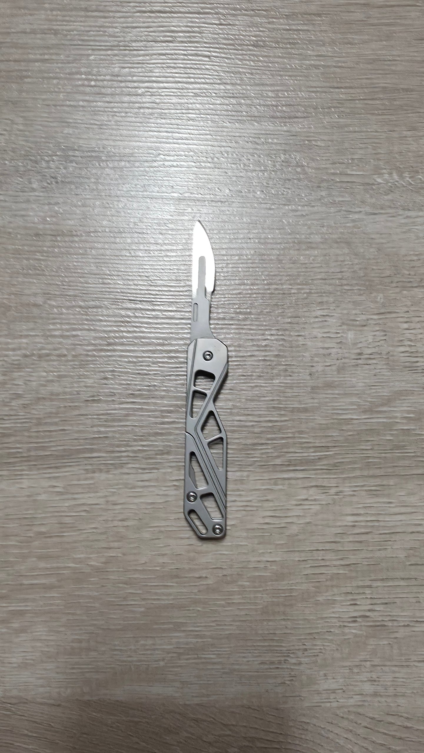 Titanfarbenes Mini Klappmesser Unbenutzt
