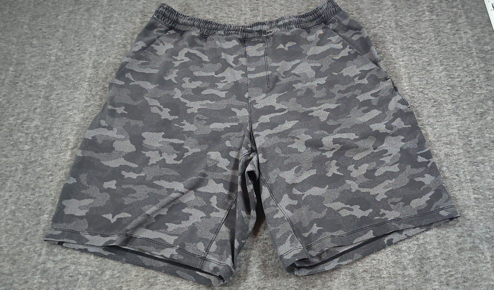 Lululemon Grey Camo Men's Athletic Shorts Large