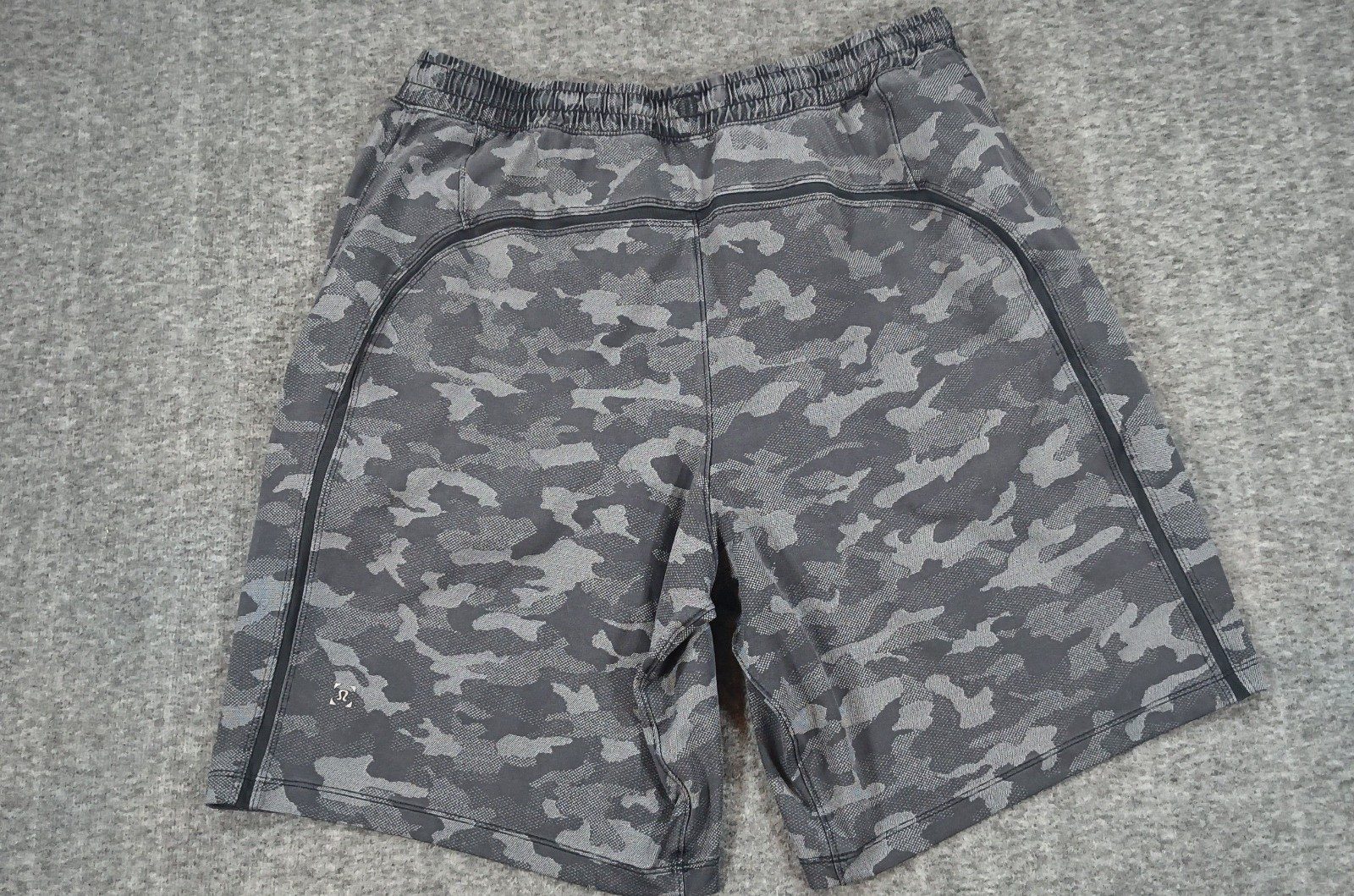 Lululemon Grey Camo Men's Athletic Shorts Large image 2