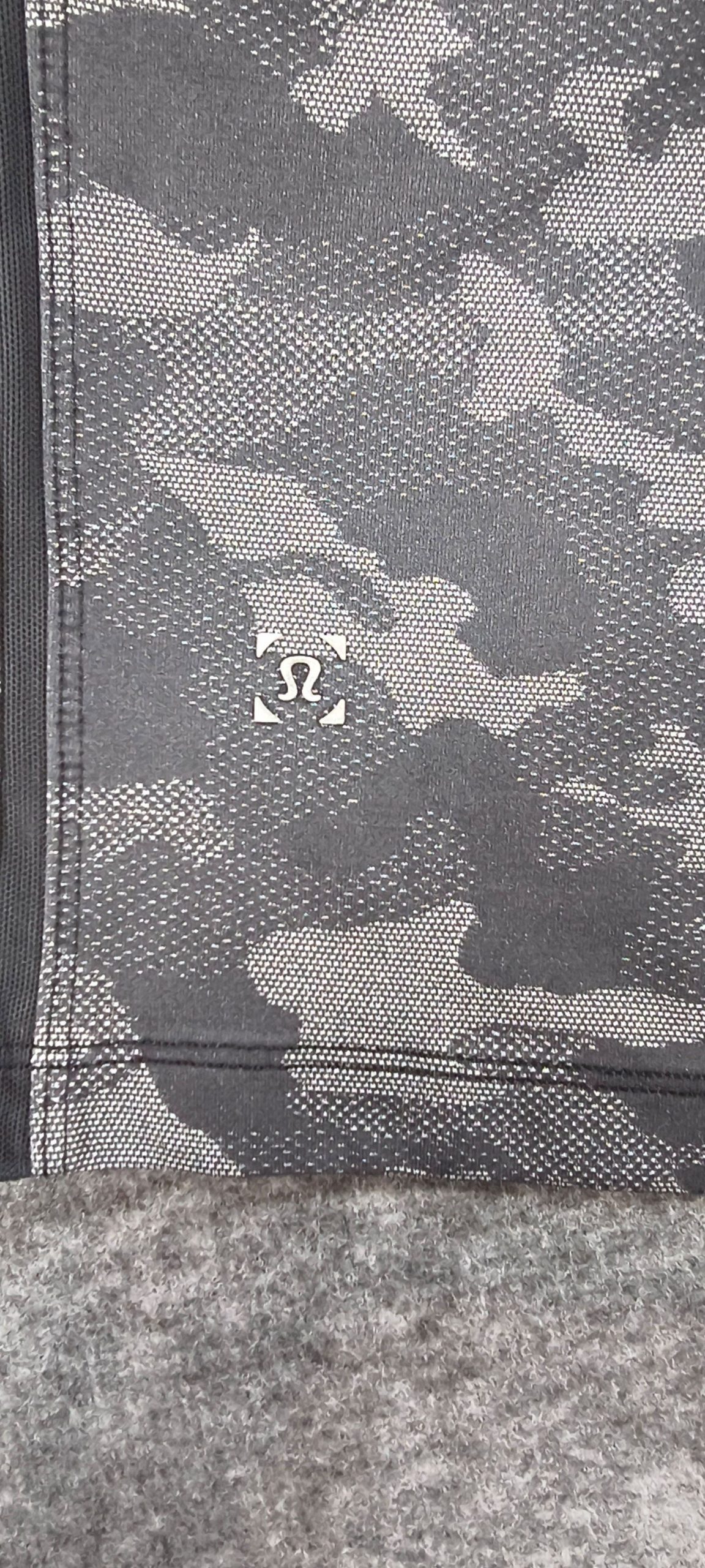 Lululemon Grey Camo Men's Athletic Shorts Large image 3