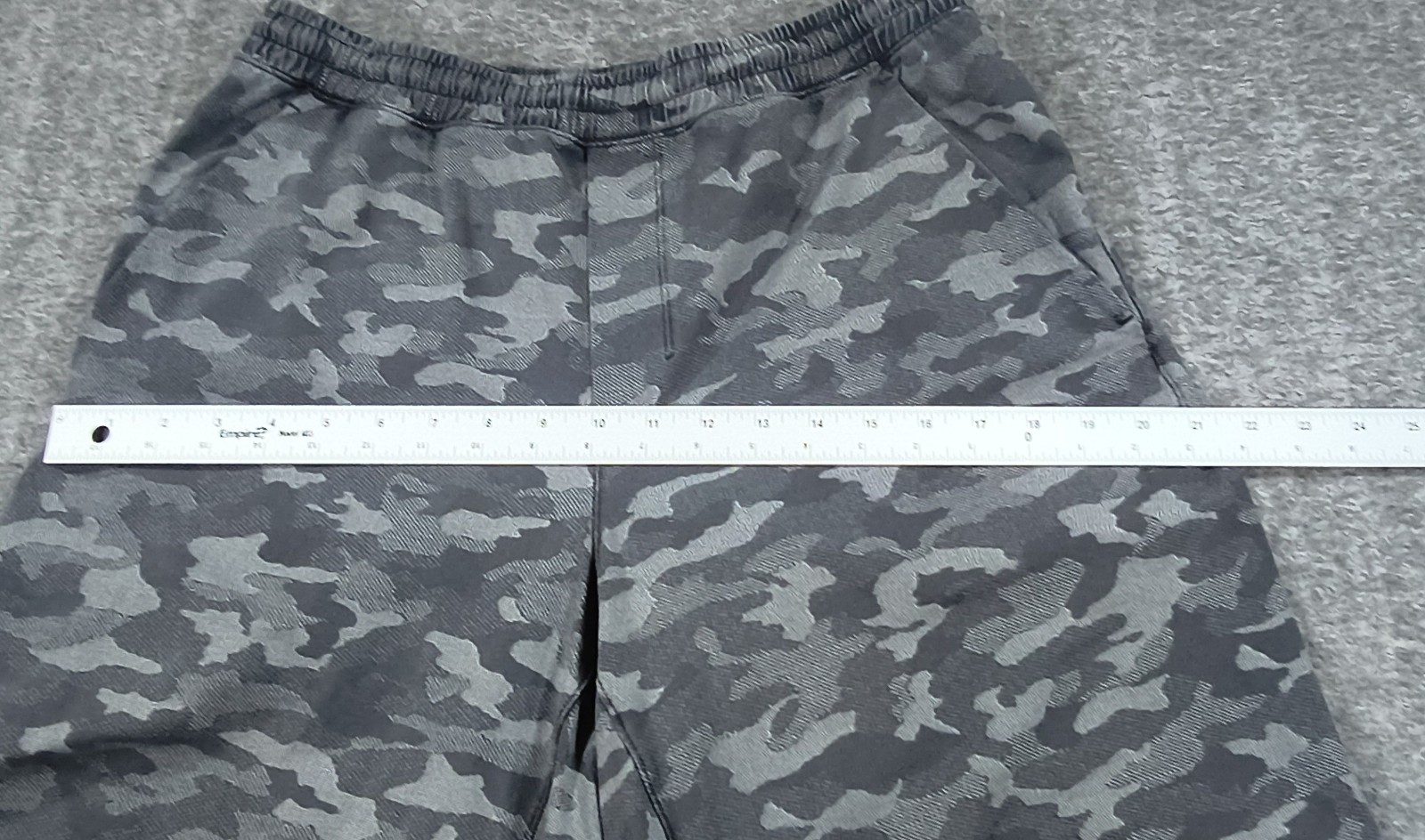 Lululemon Grey Camo Men's Athletic Shorts Large image 6