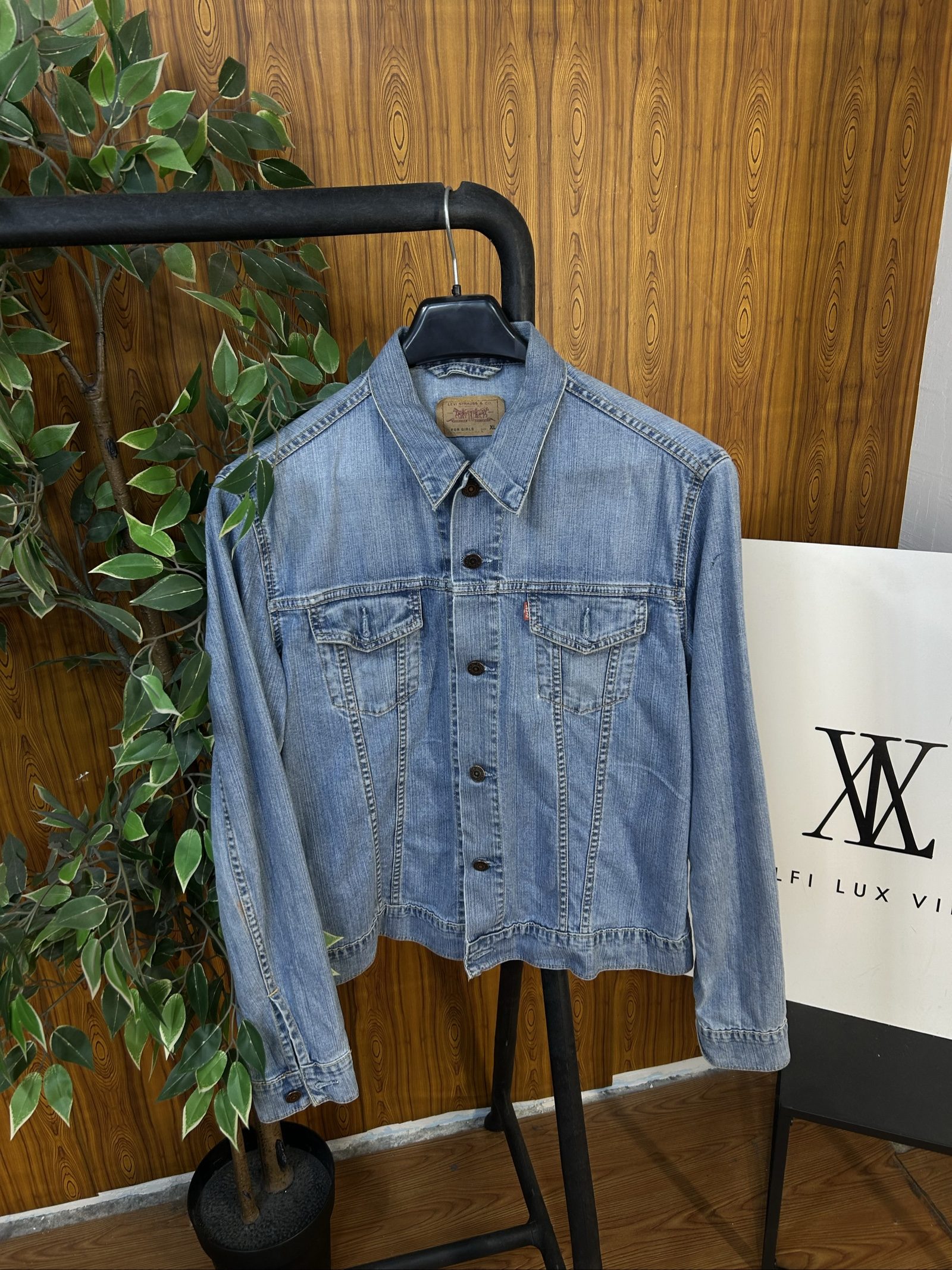 Levi's Light Blue Denim Jacket for Girls XL Cute Details