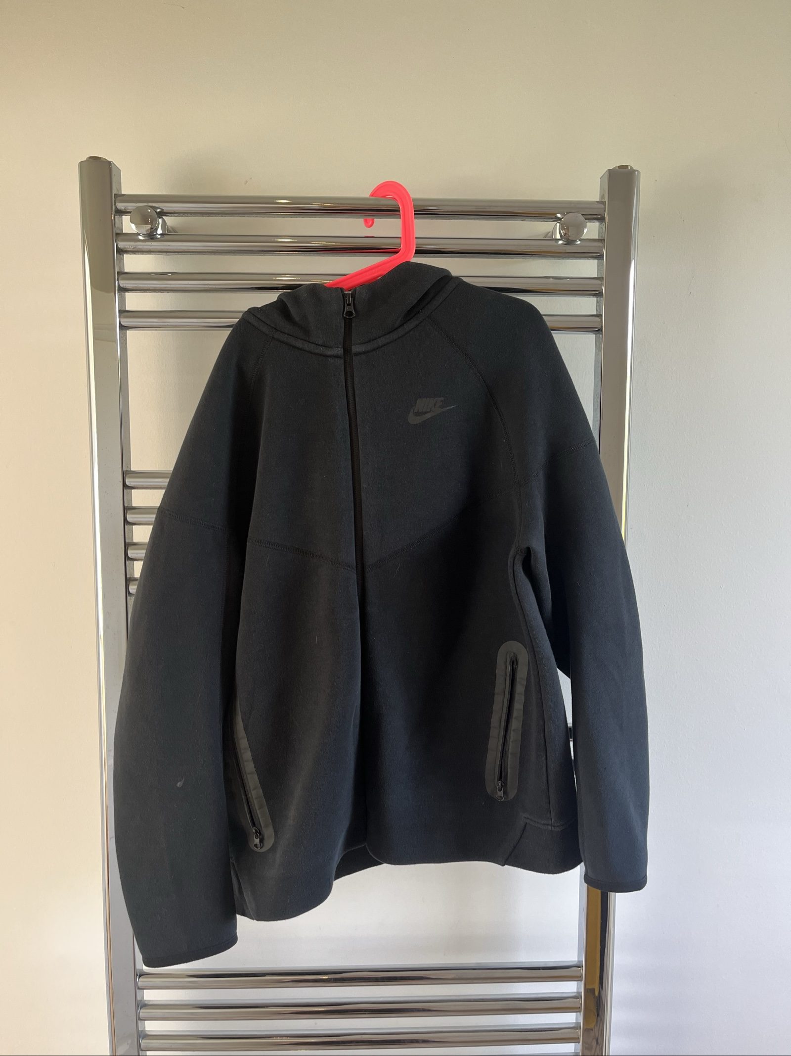 Nike Black Zip Hoodie kids XL with Waterproof Zipper Pockets