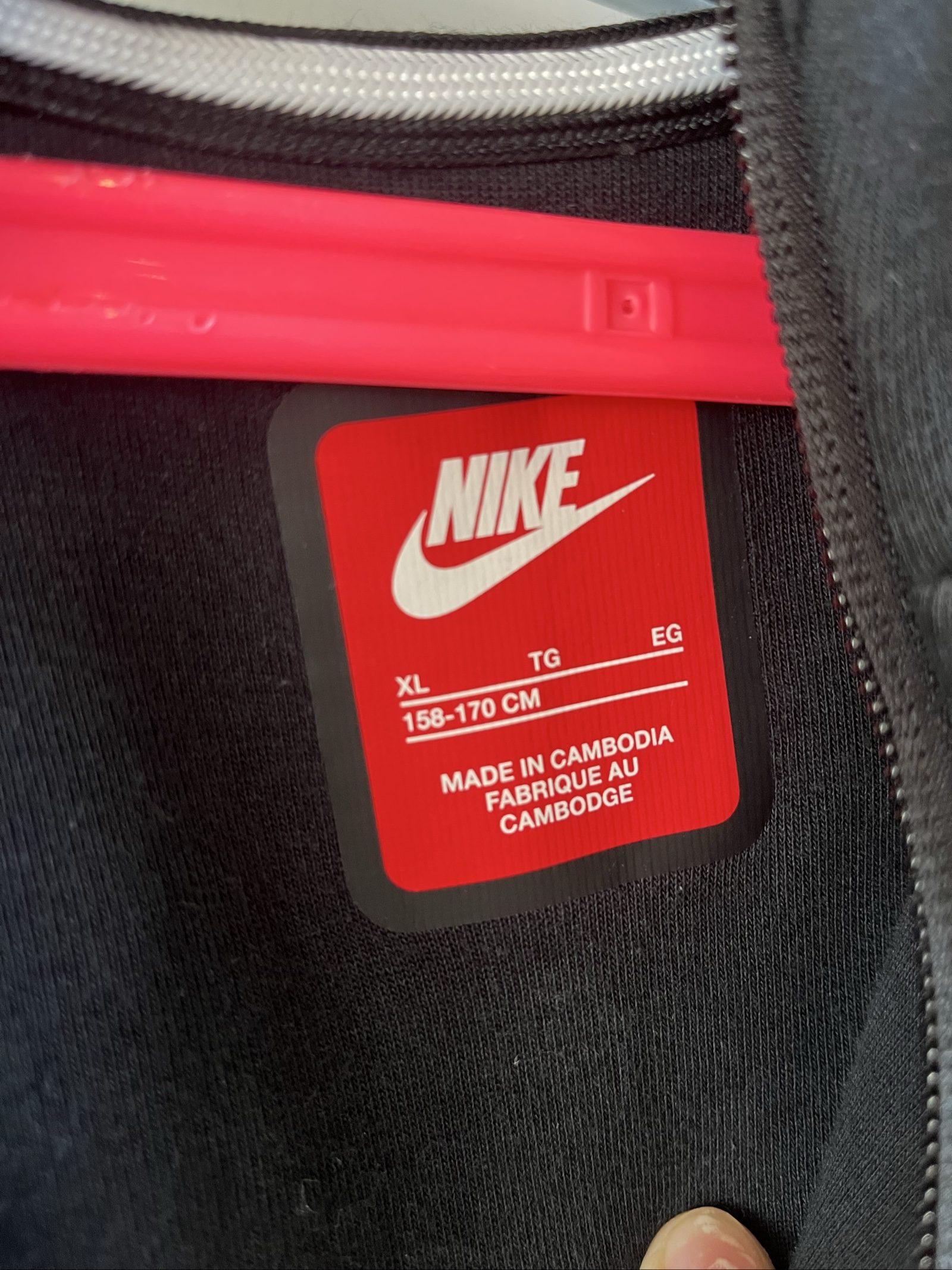 Nike Black Zip Hoodie kids XL with Waterproof Zipper Pockets image 5