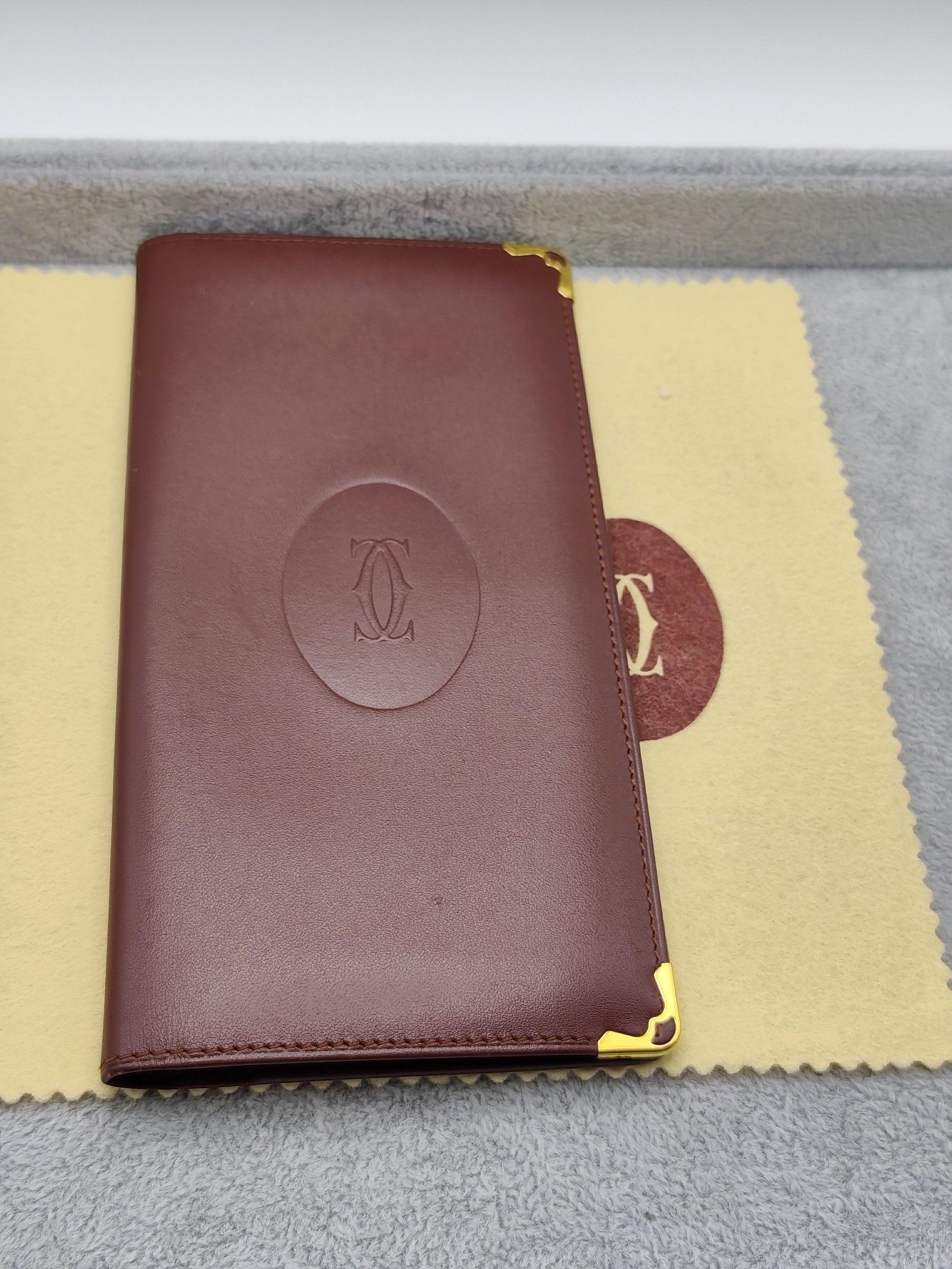 Cartier Burgundy Leather Wallet with Gold Corners Unisex image 4