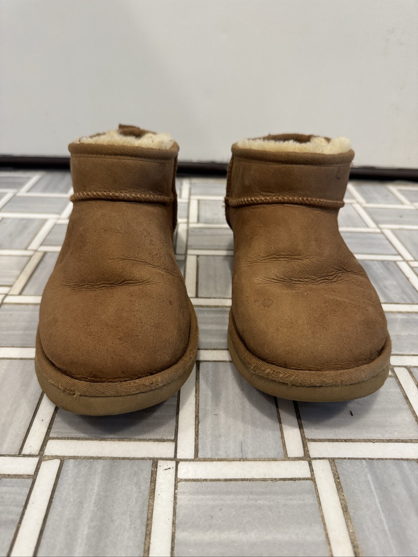 Women’s UGG Classic Ultra Mini Boots – Chestnut – 8