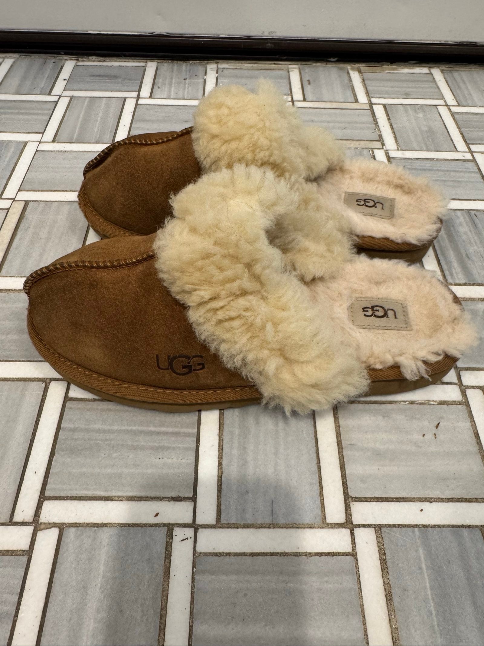 Women’s UGG Scuffette II Slippers – Chestnut – Size 3 image 2