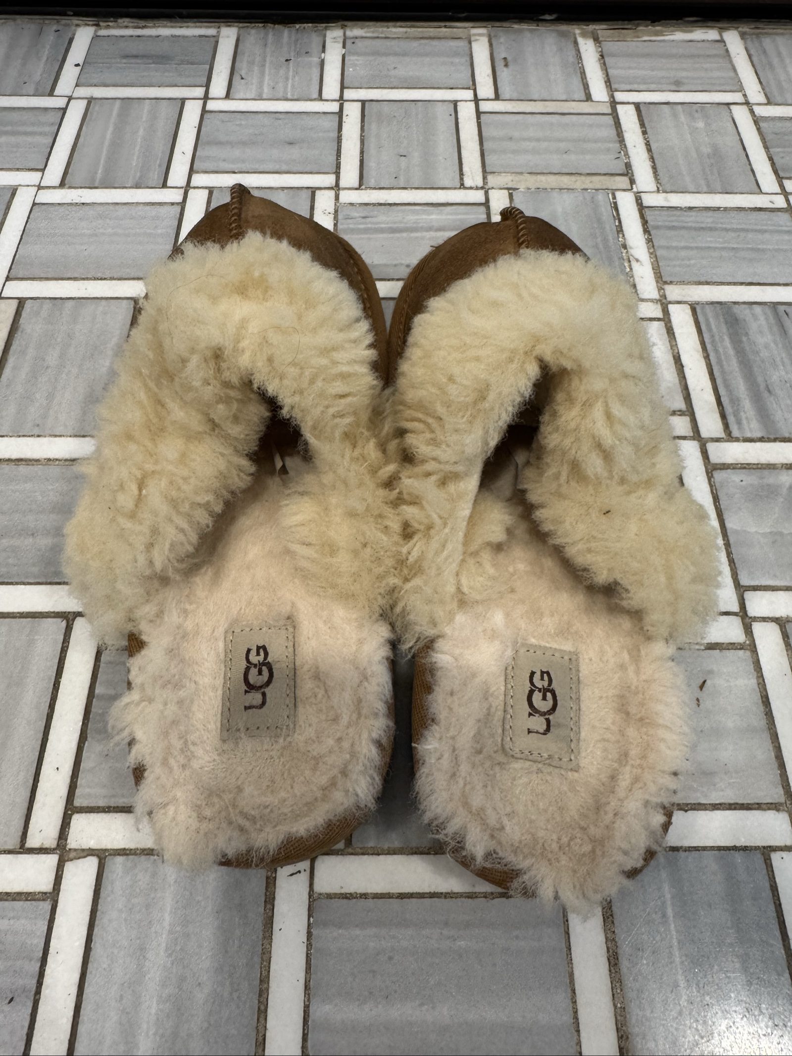 Women’s UGG Scuffette II Slippers – Chestnut – Size 3 image 3