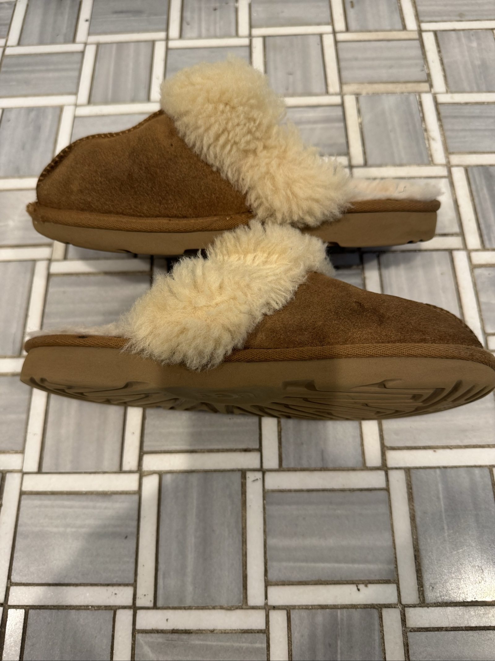 Women’s UGG Scuffette II Slippers – Chestnut – Size 3 image 4
