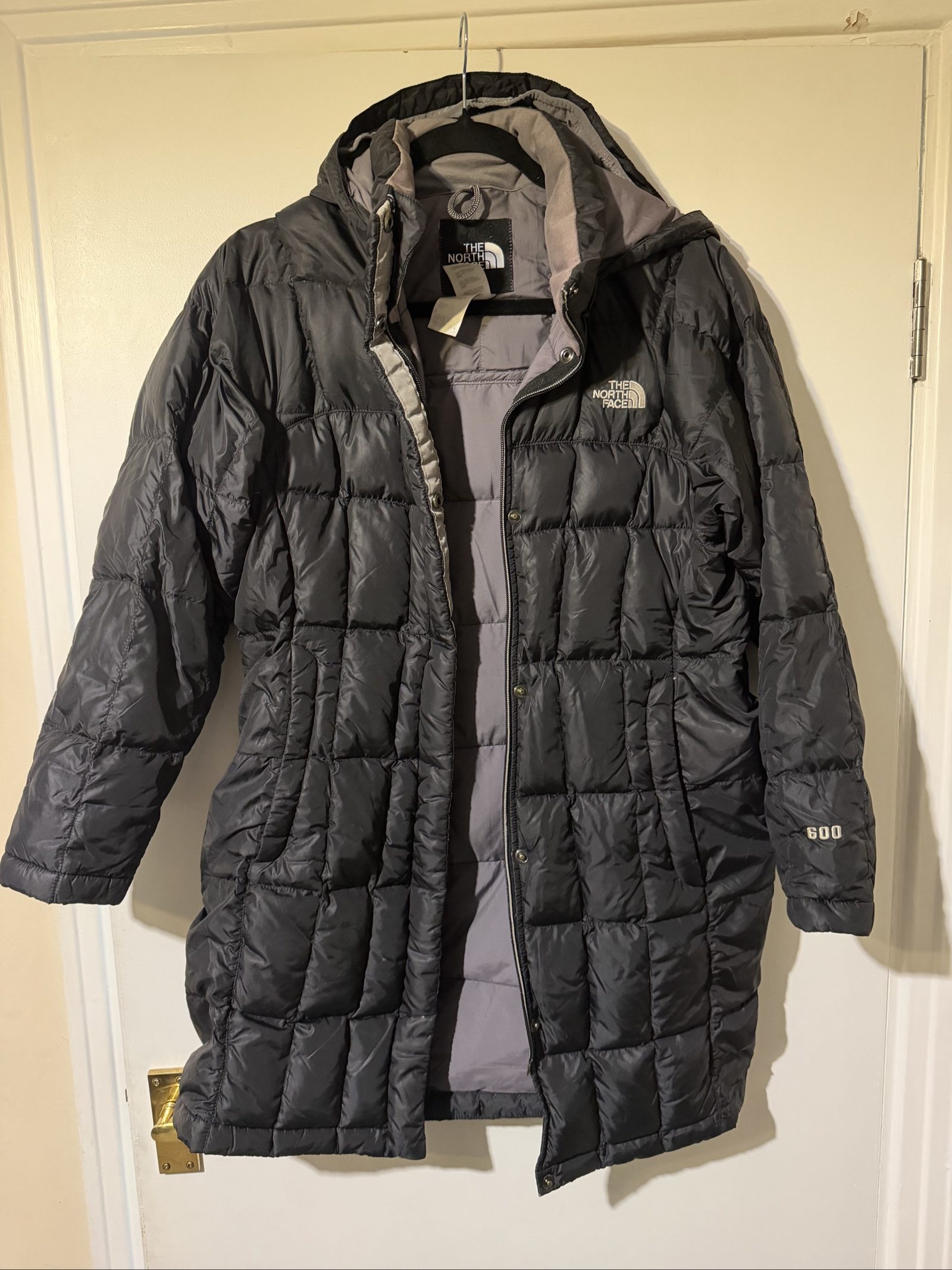 The North Face Black & Grey Puffer Coat Large 600 Fill Power (zip missing ! )