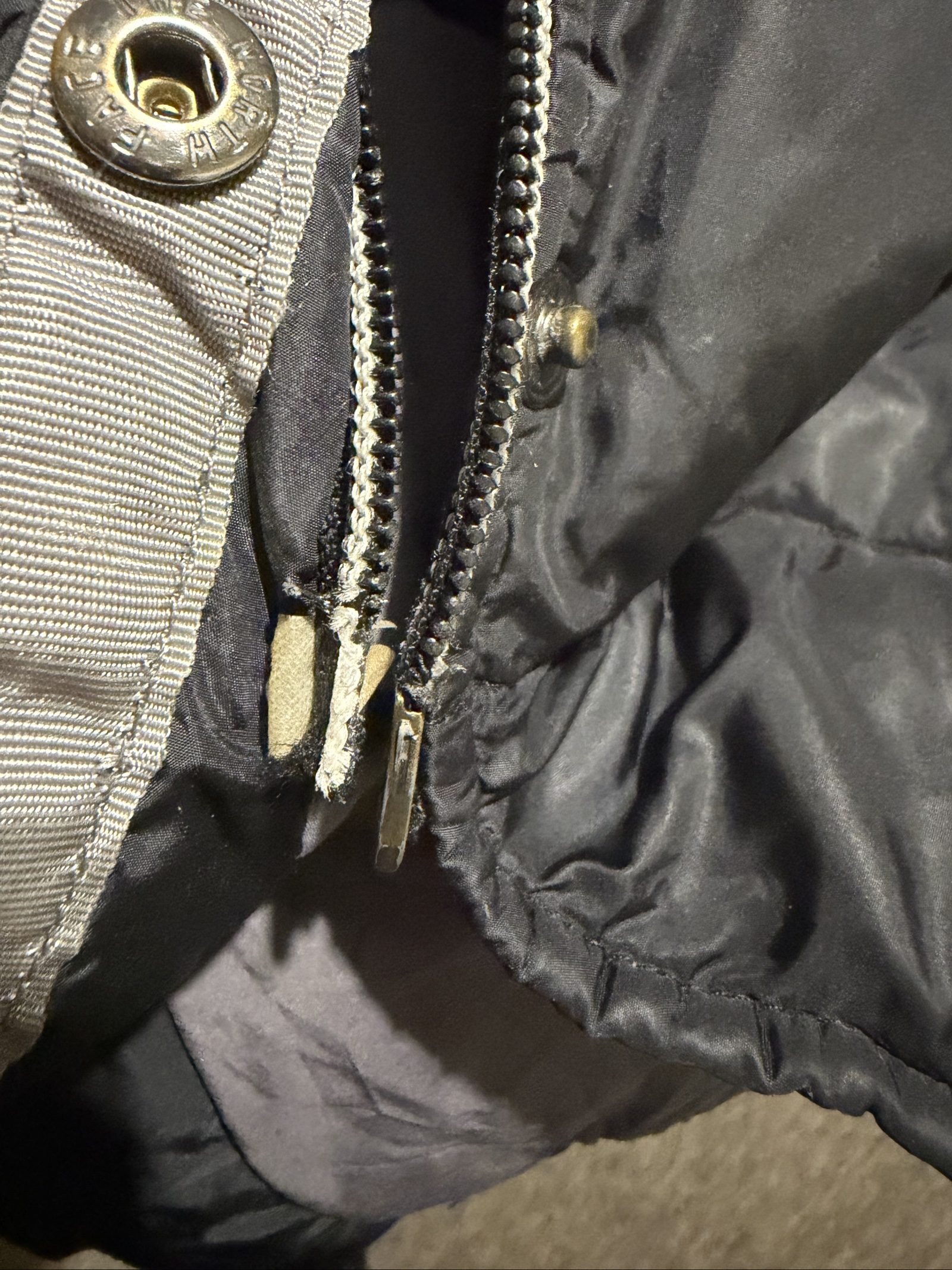 The North Face Black & Grey Puffer Coat Large 600 Fill Power (zip missing ! ) image 8
