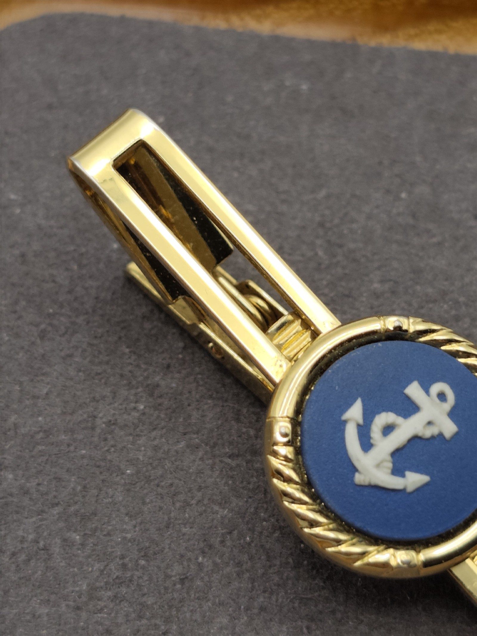 Wedgewood Gold Tone & Blue Anchor Design Tie Clip image 6