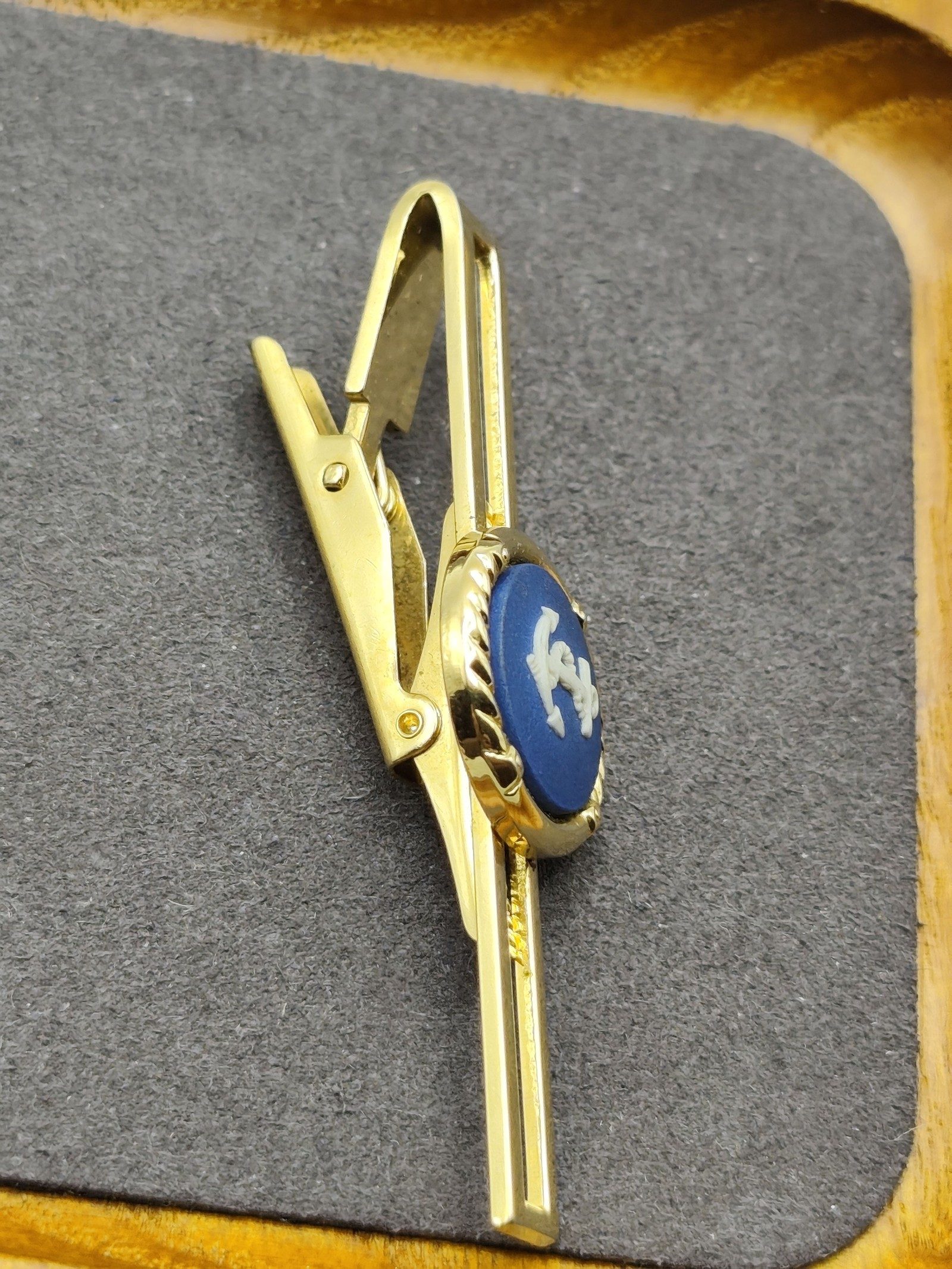 Wedgewood Gold Tone & Blue Anchor Design Tie Clip image 9
