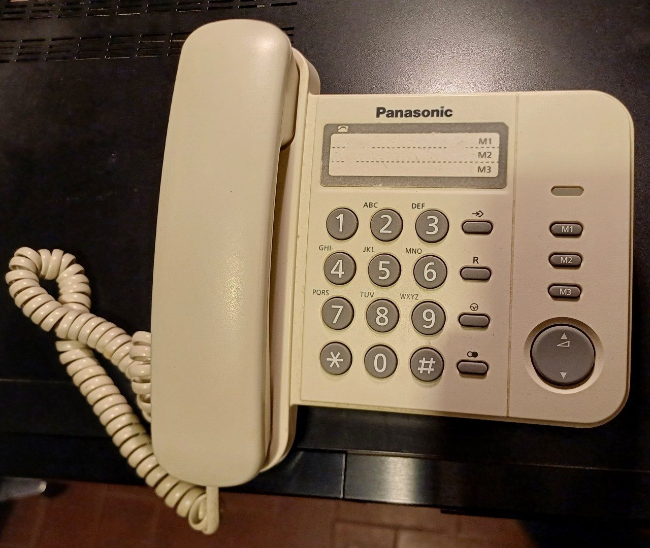 Telefono Panasonic White Wired Desk Phone Model KX-TS520EX