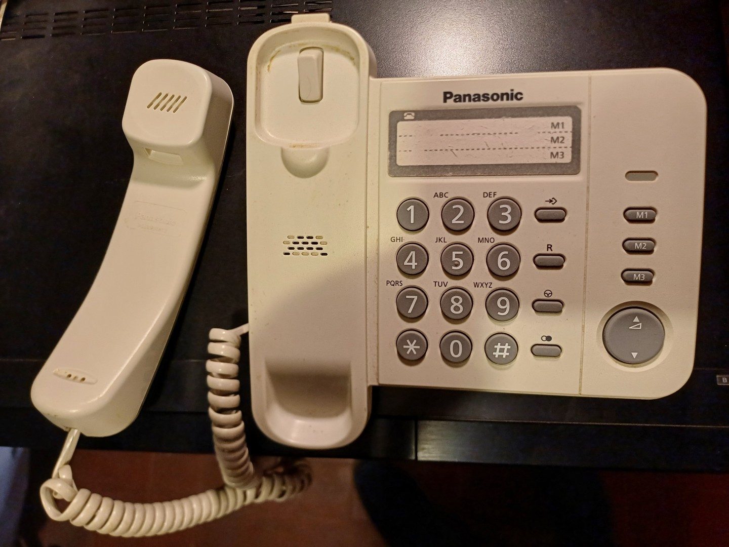 Telefono Panasonic White Wired Desk Phone Model KX-TS520EX image 2