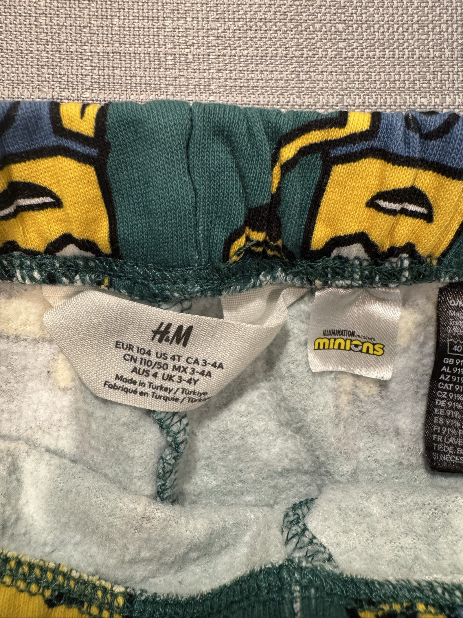 Boys H&M Minions Jogger Sweatpants – Green – 4T image 4