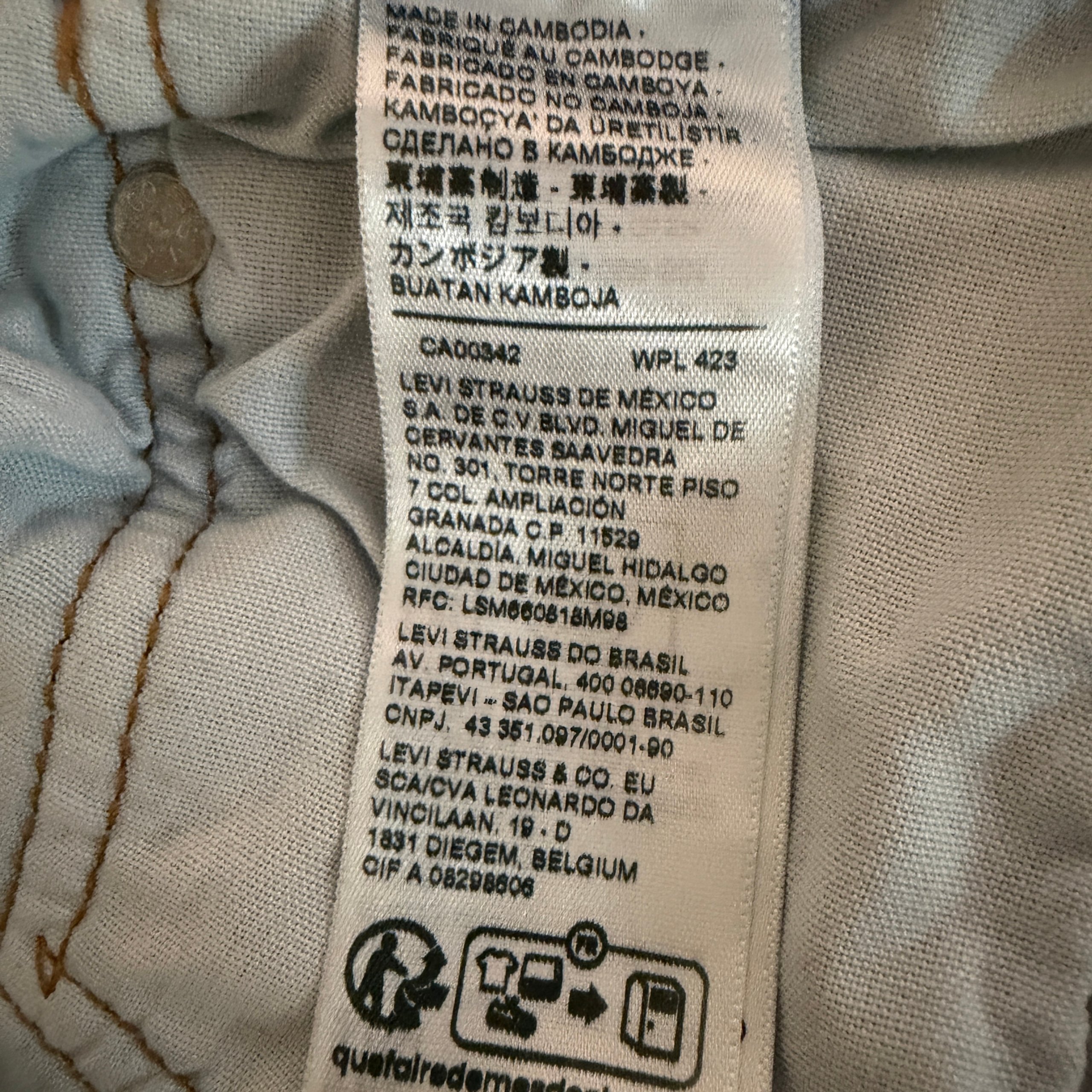 Levi’s 501 Women's Original Fit Jeans 32x28 (Tag 31x30) image 6