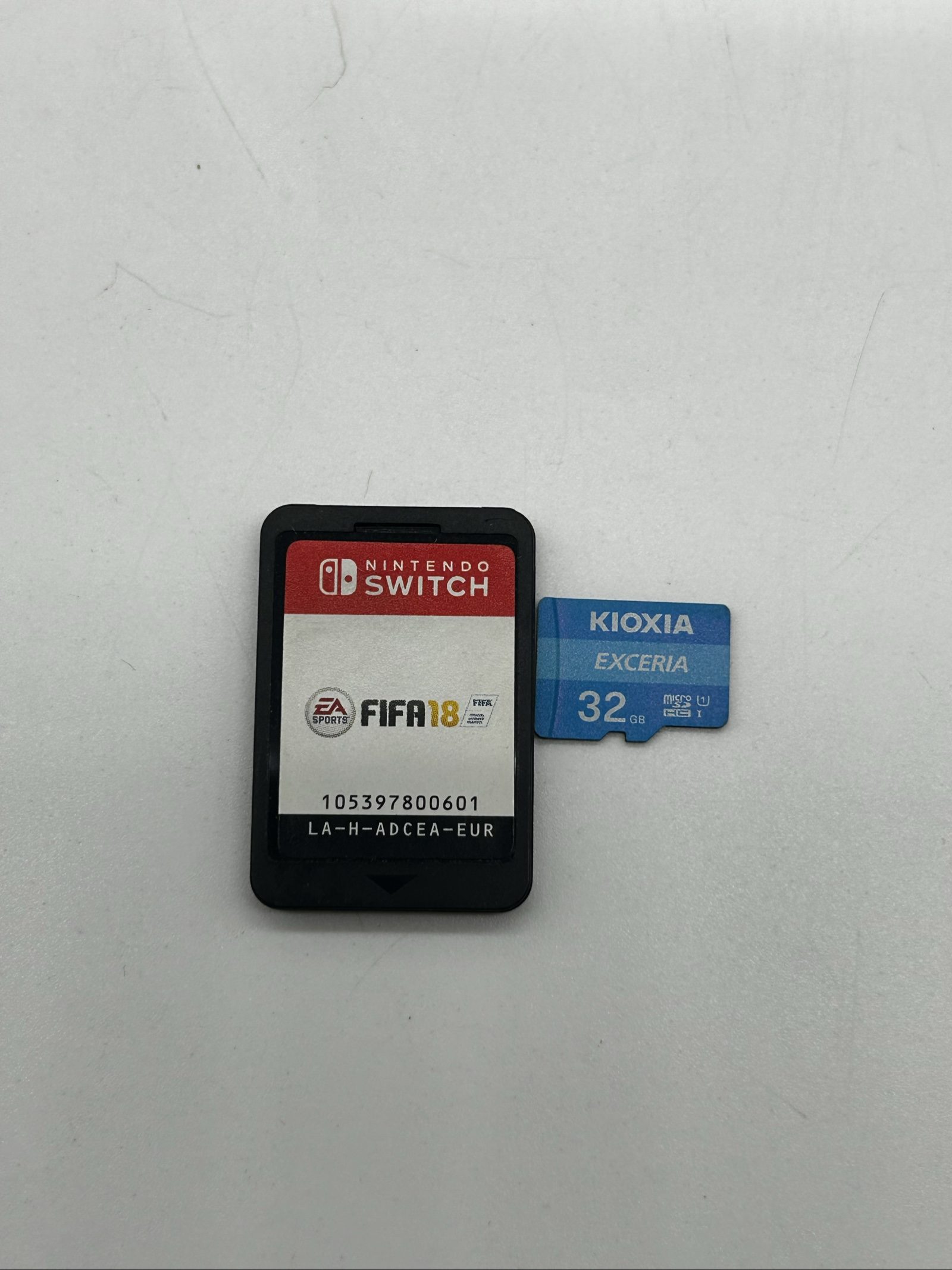 Nintendo Switch Grigia/Blu + SD 32GB + FIFA 18 + Custodia – Completa image 7