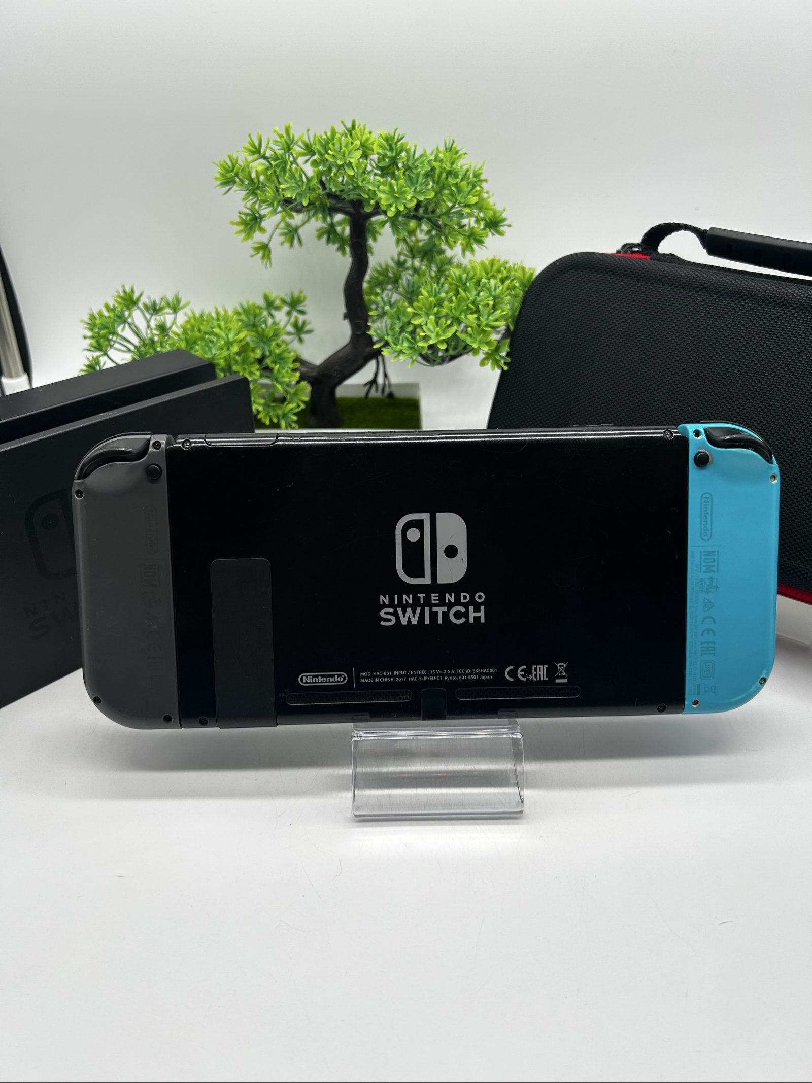 Nintendo Switch Grigia/Blu + SD 32GB + FIFA 18 + Custodia – Completa image 8