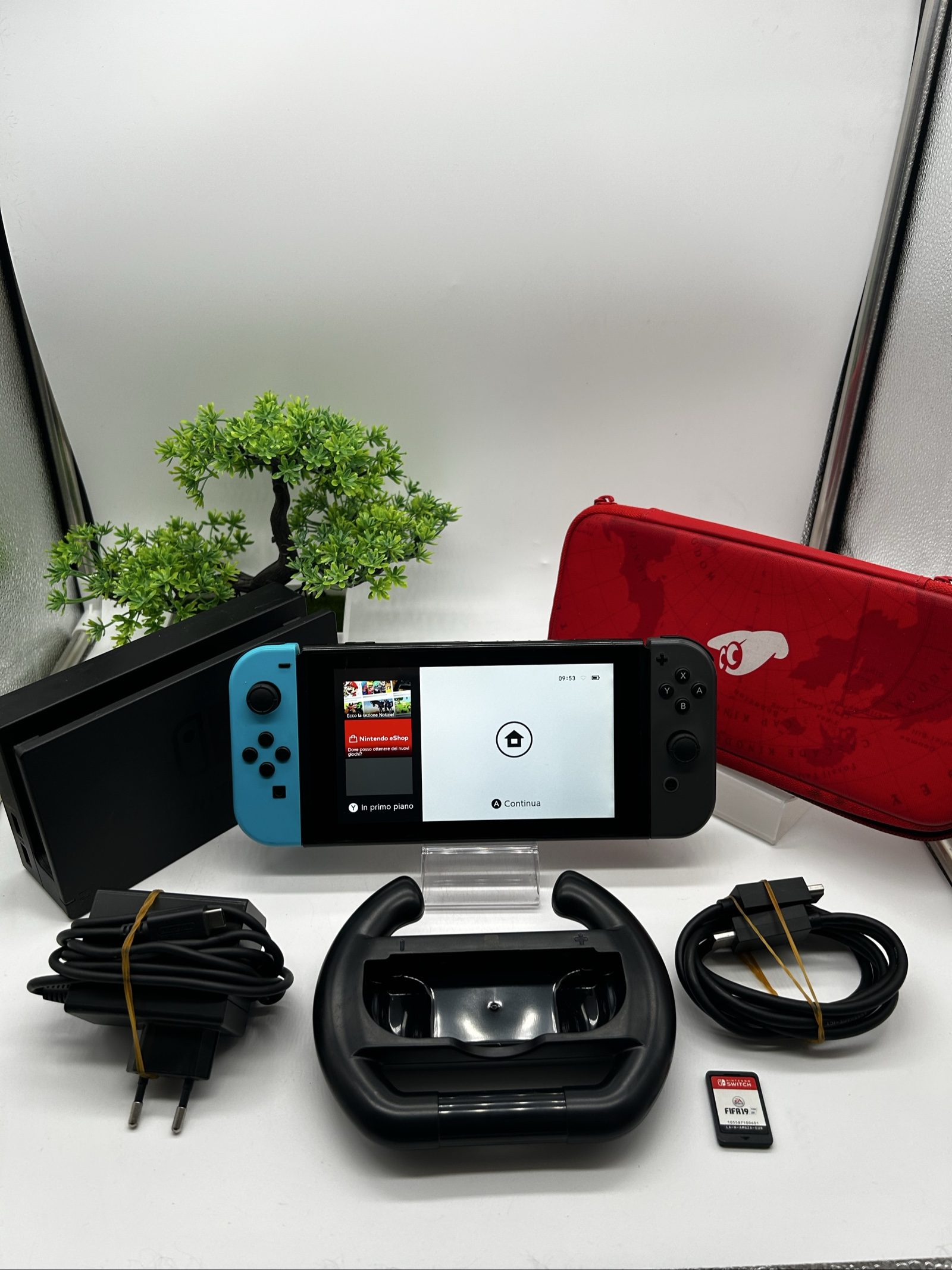 Nintendo Switch Blu/Grigia + FIFA 19 + Custodia – Completa – Ottime Condizioni