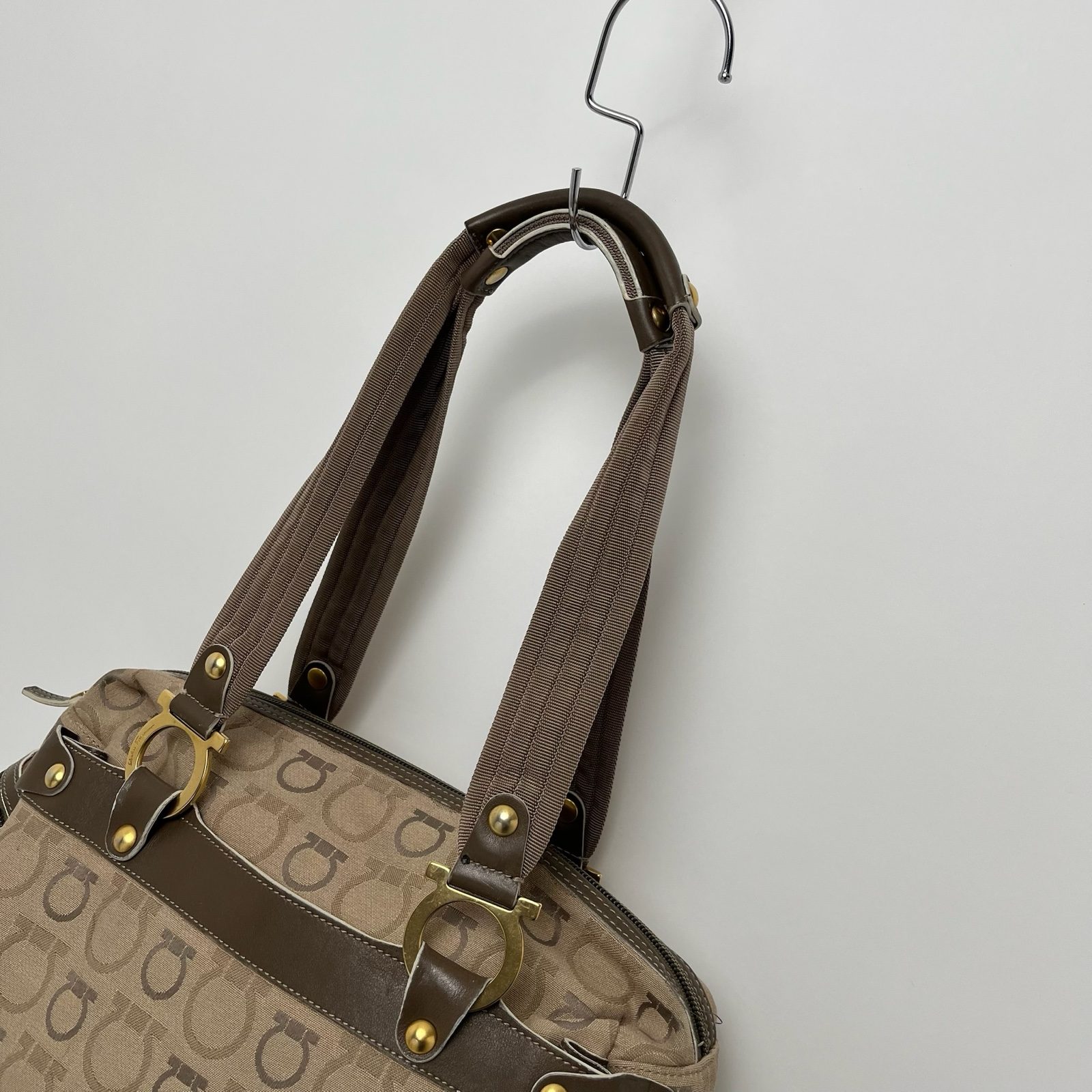 Salvatore Ferragamo Brown Monogram Print Canvas/Leather Shoulder Bag image 5