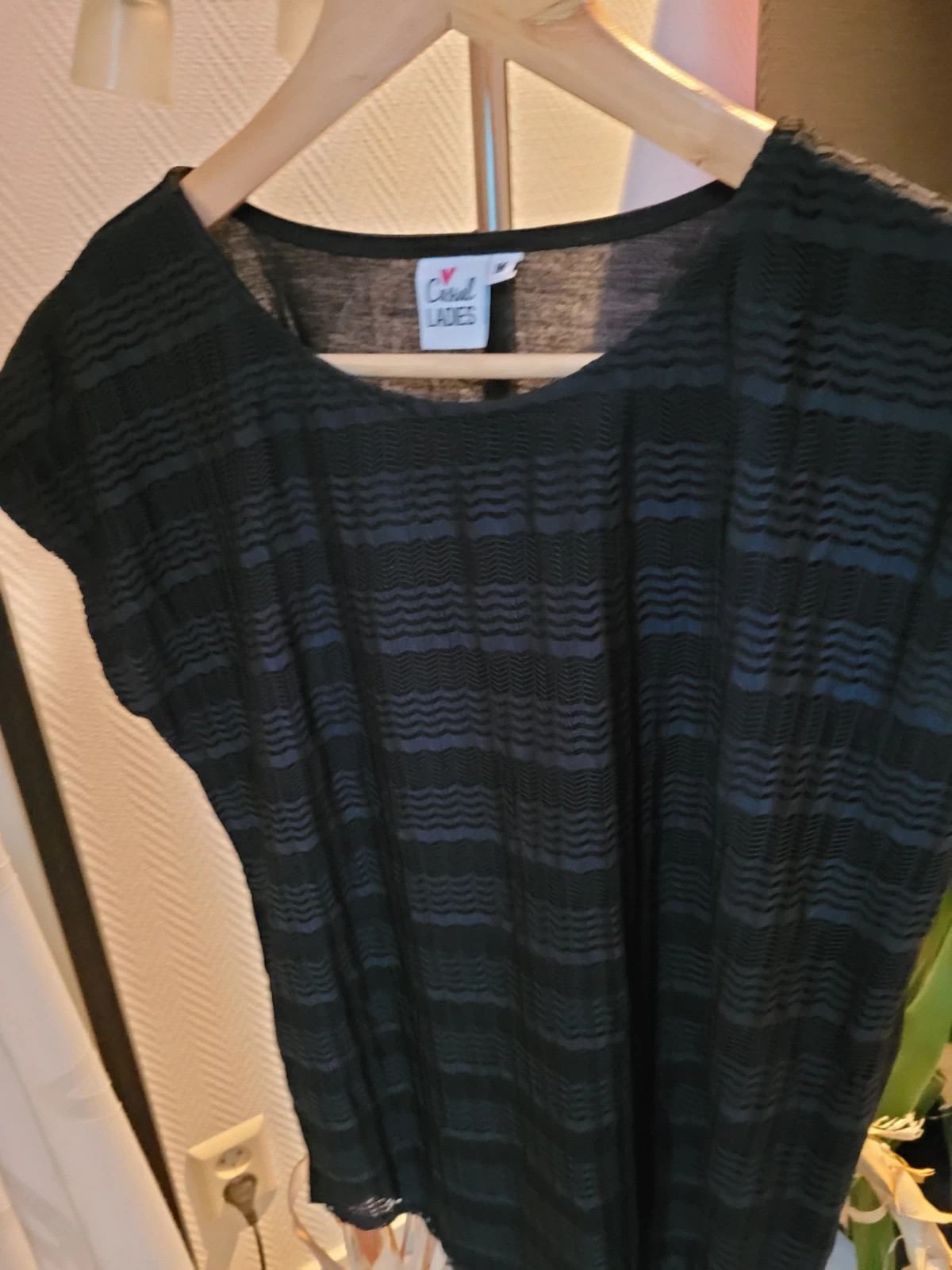 Summer see thru with lining black top Medium image 3