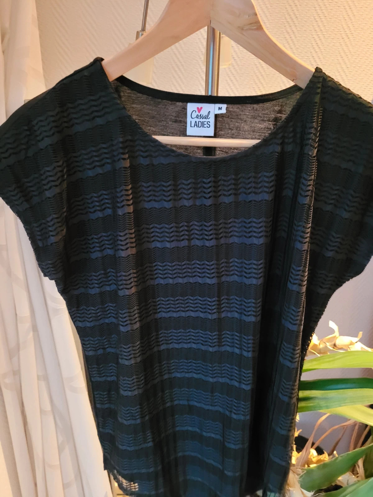 Summer see thru with lining black top Medium image 4