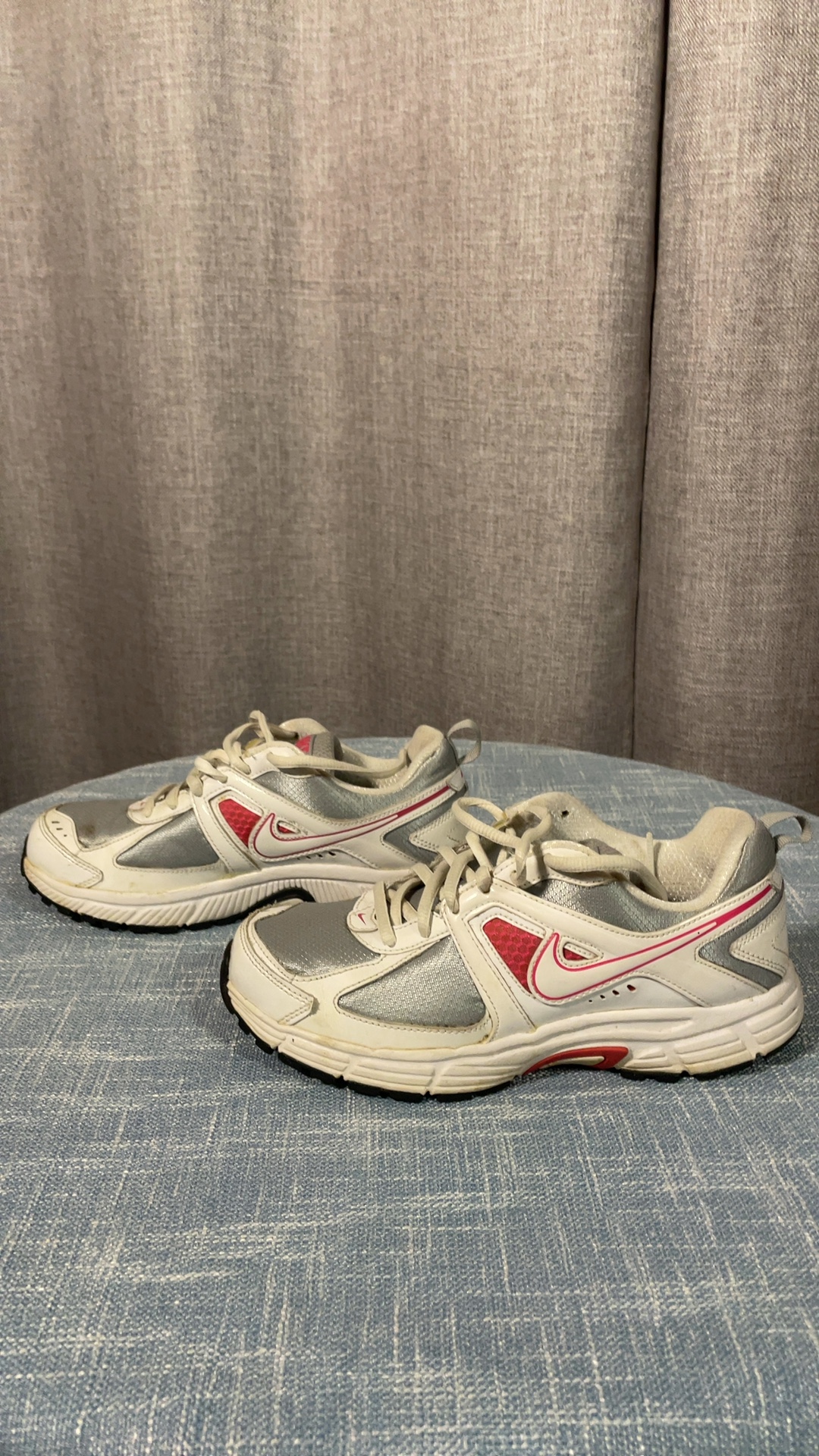 Nike Dart 9 GS Youth 5.5Y White Silver Pink Running Sneakers image 2