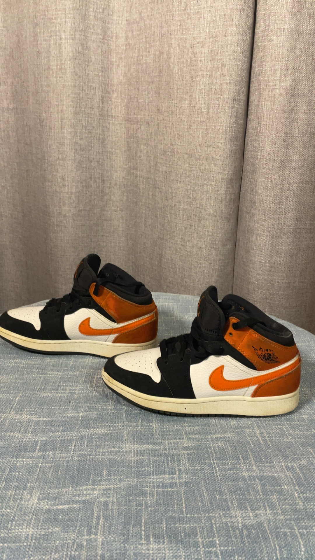 Air Jordan 1 Mid Shattered Backboard GS 4.5Y Orange Black White image 3