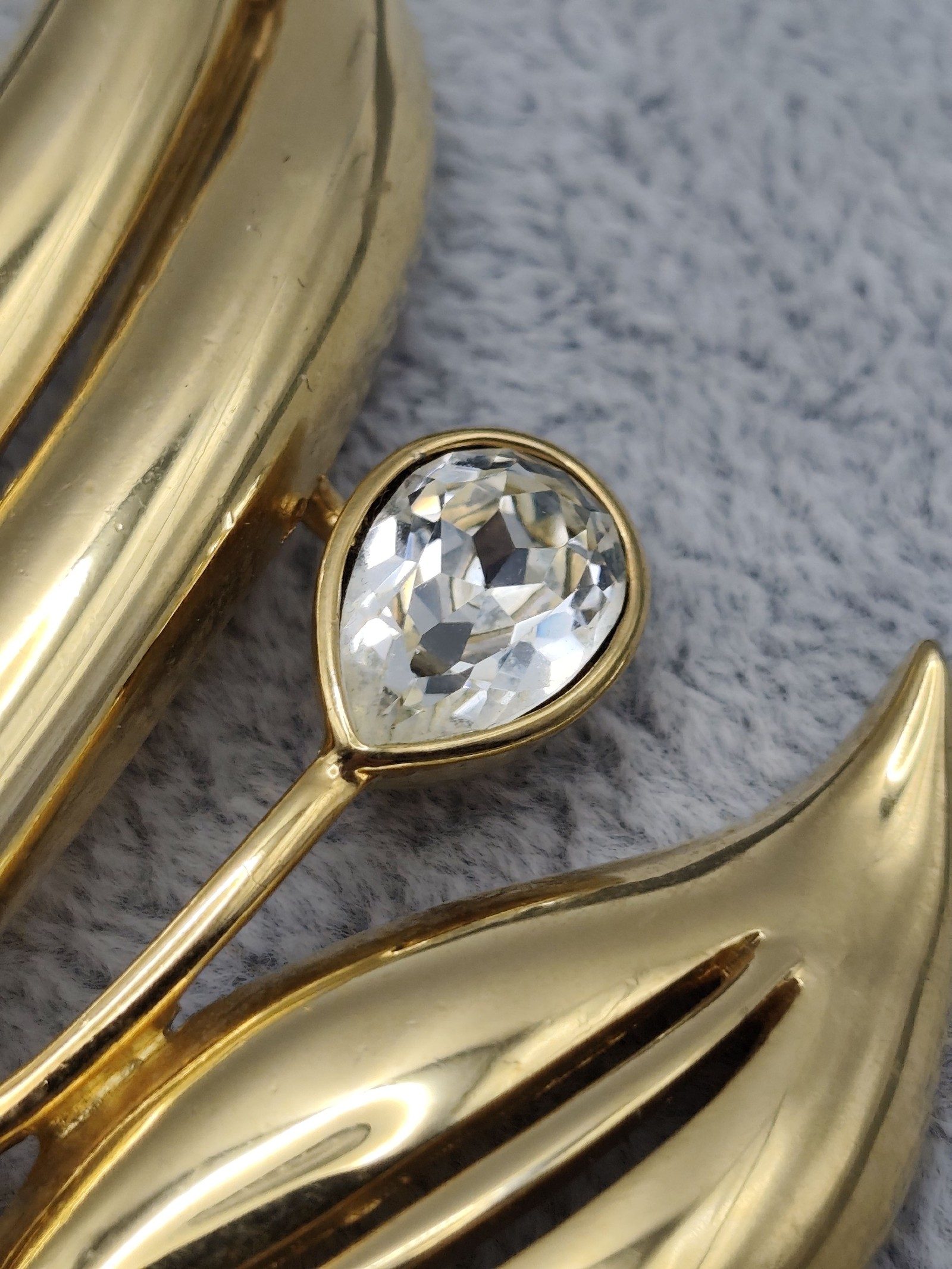 Gold Tone Clear Crystal Leaf Brooch Pin 5 in image 5