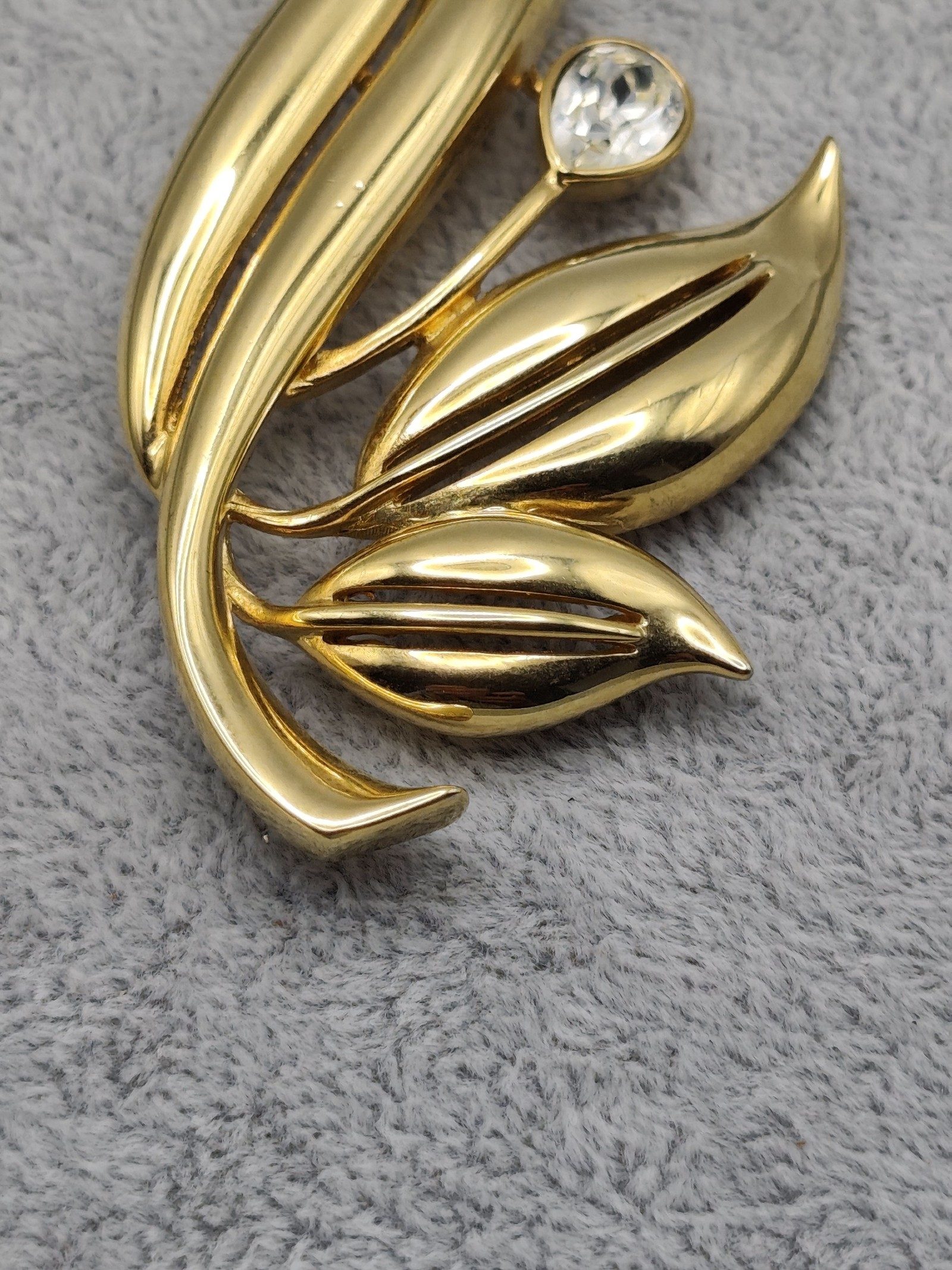 Gold Tone Clear Crystal Leaf Brooch Pin 5 in image 6