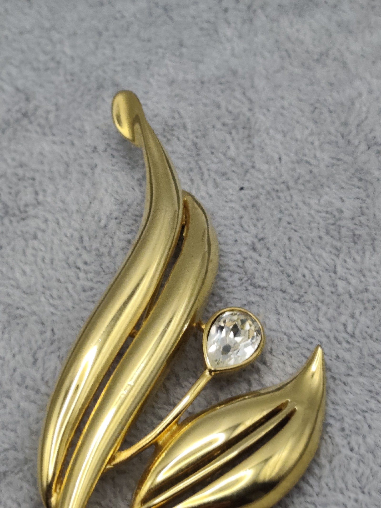 Gold Tone Clear Crystal Leaf Brooch Pin 5 in image 7