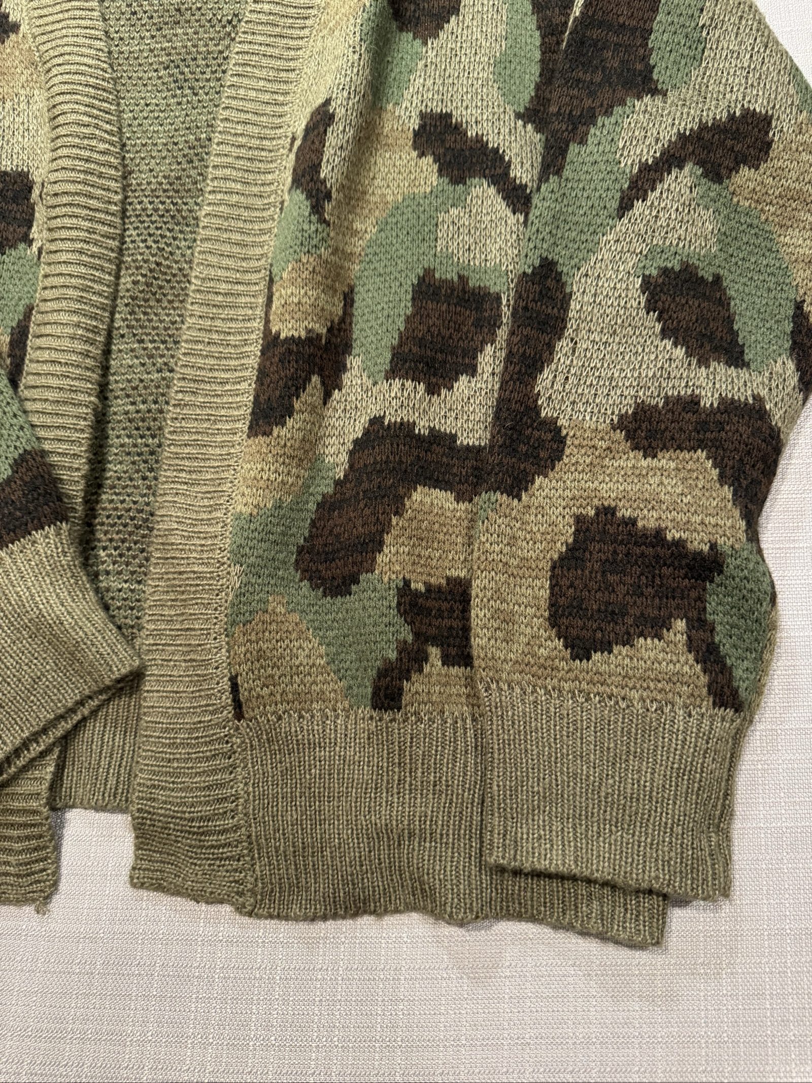Women’s Hem & Thread Oversized Camo Open Front Cardigan – Green – Medium image 2