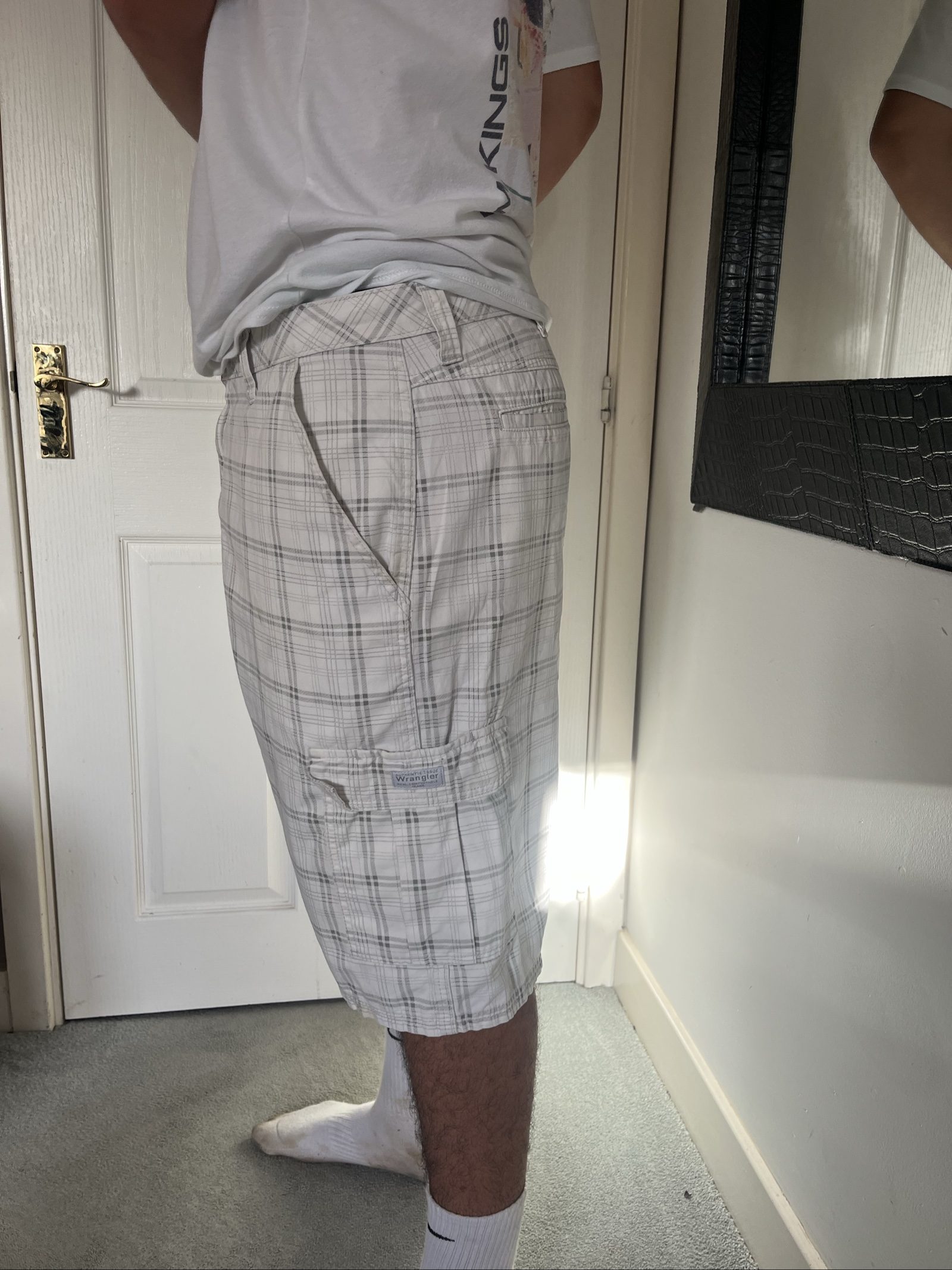 Wrangler White & Grey Checked Cargo Shorts W40 image 3