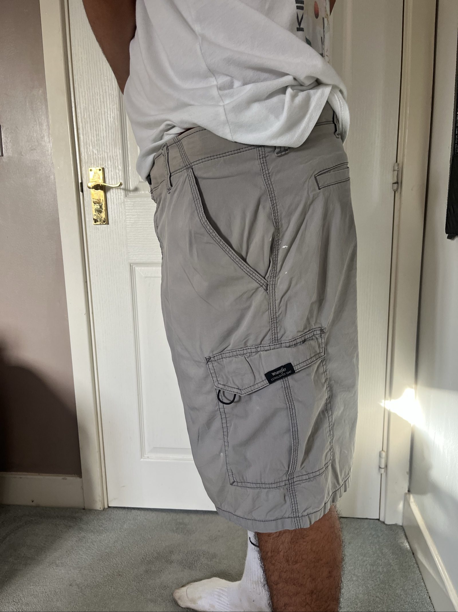 Wrangler Men's Grey Cargo Shorts Size 40 Pocket Detail image 3